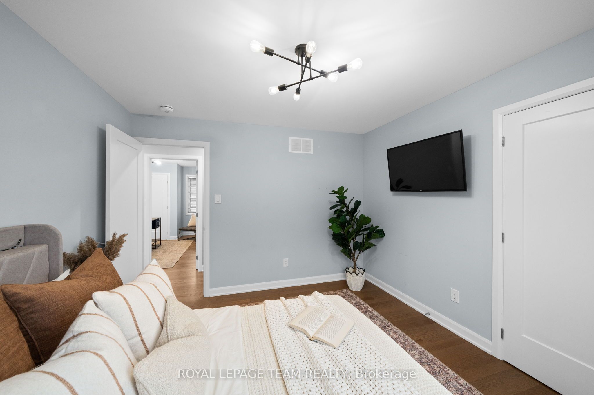 1007 Offley Road Property Photo 32