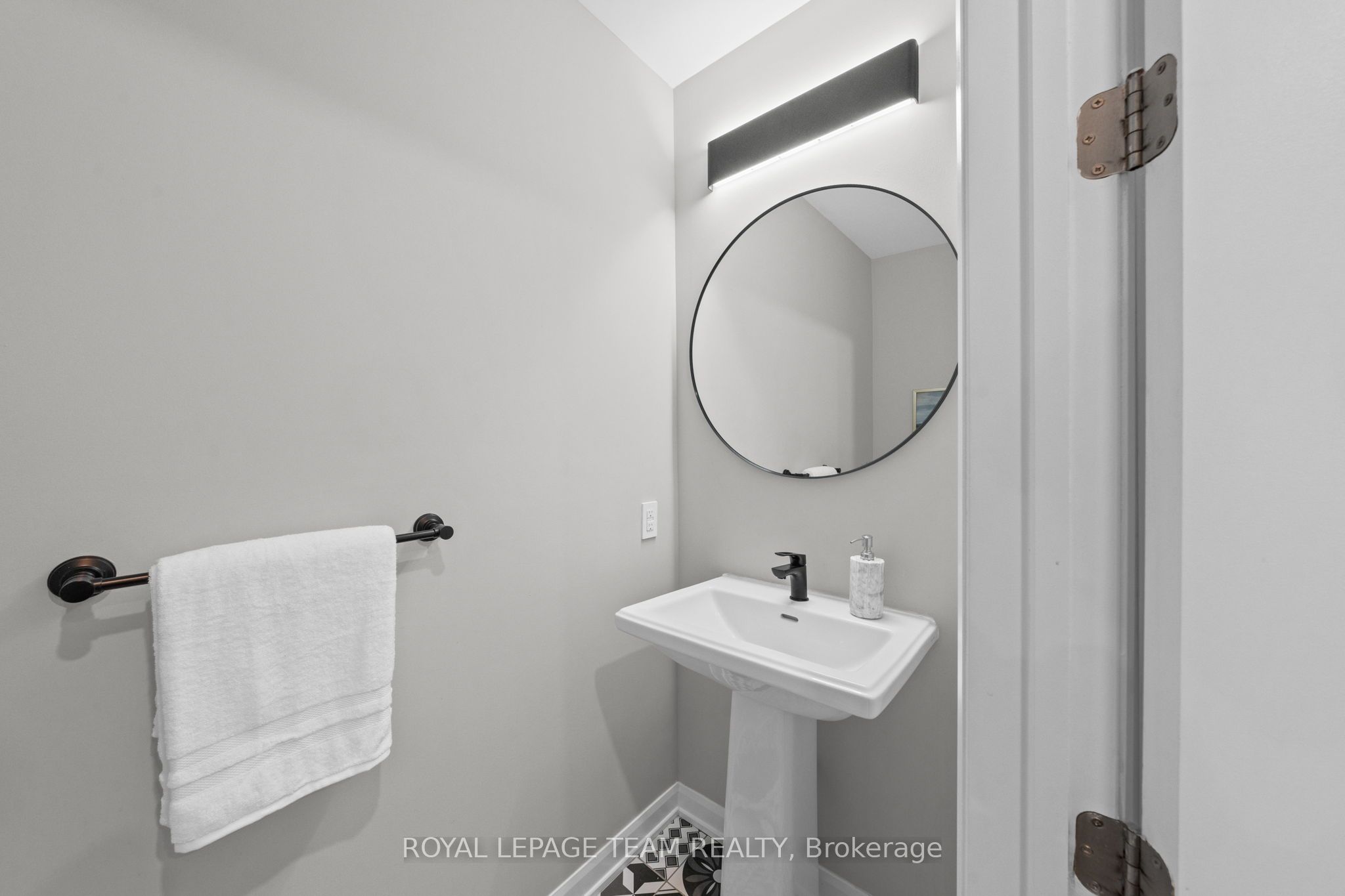 1007 Offley Road Property Photo 38