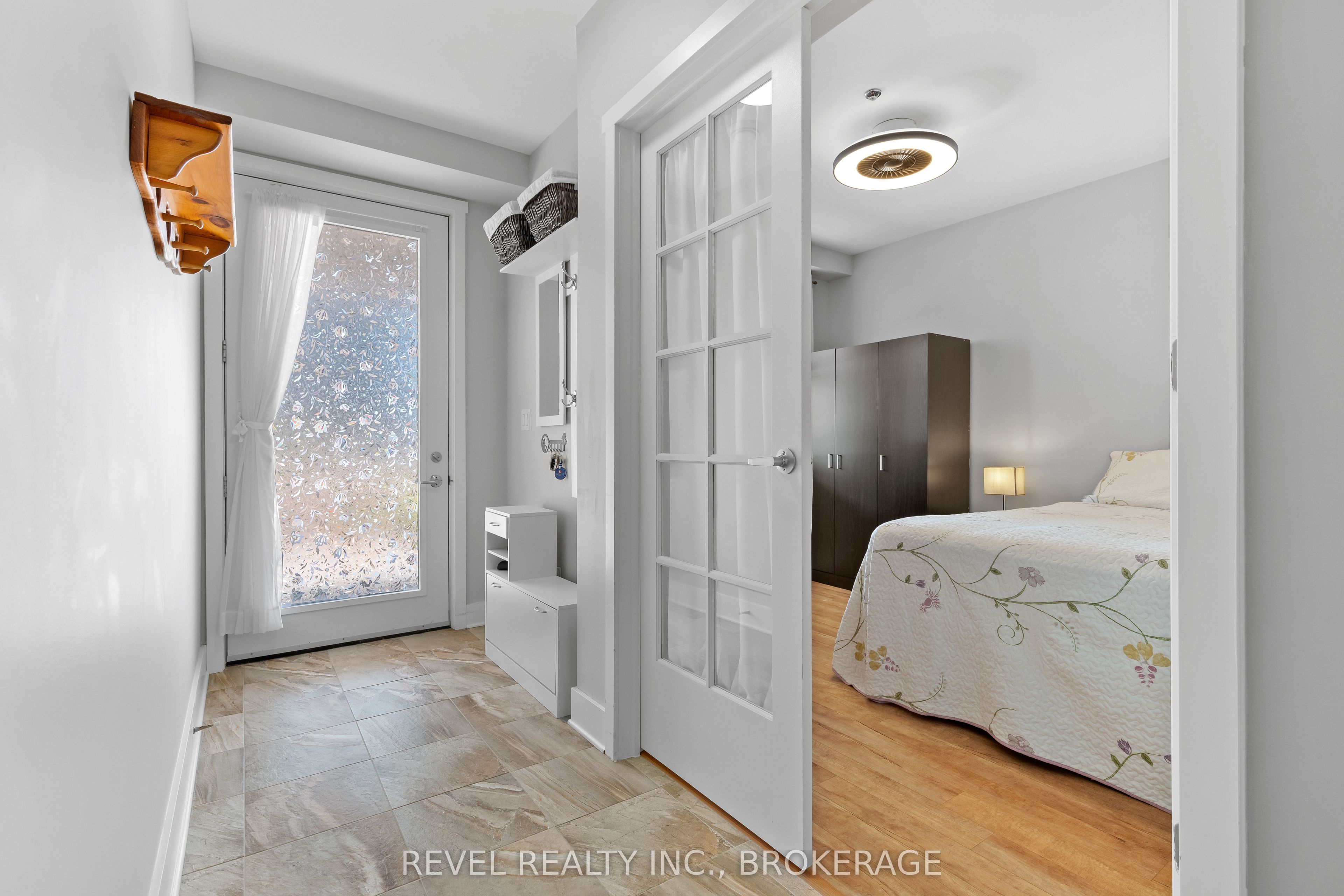 130 Water Street E 14 Property Photo 8