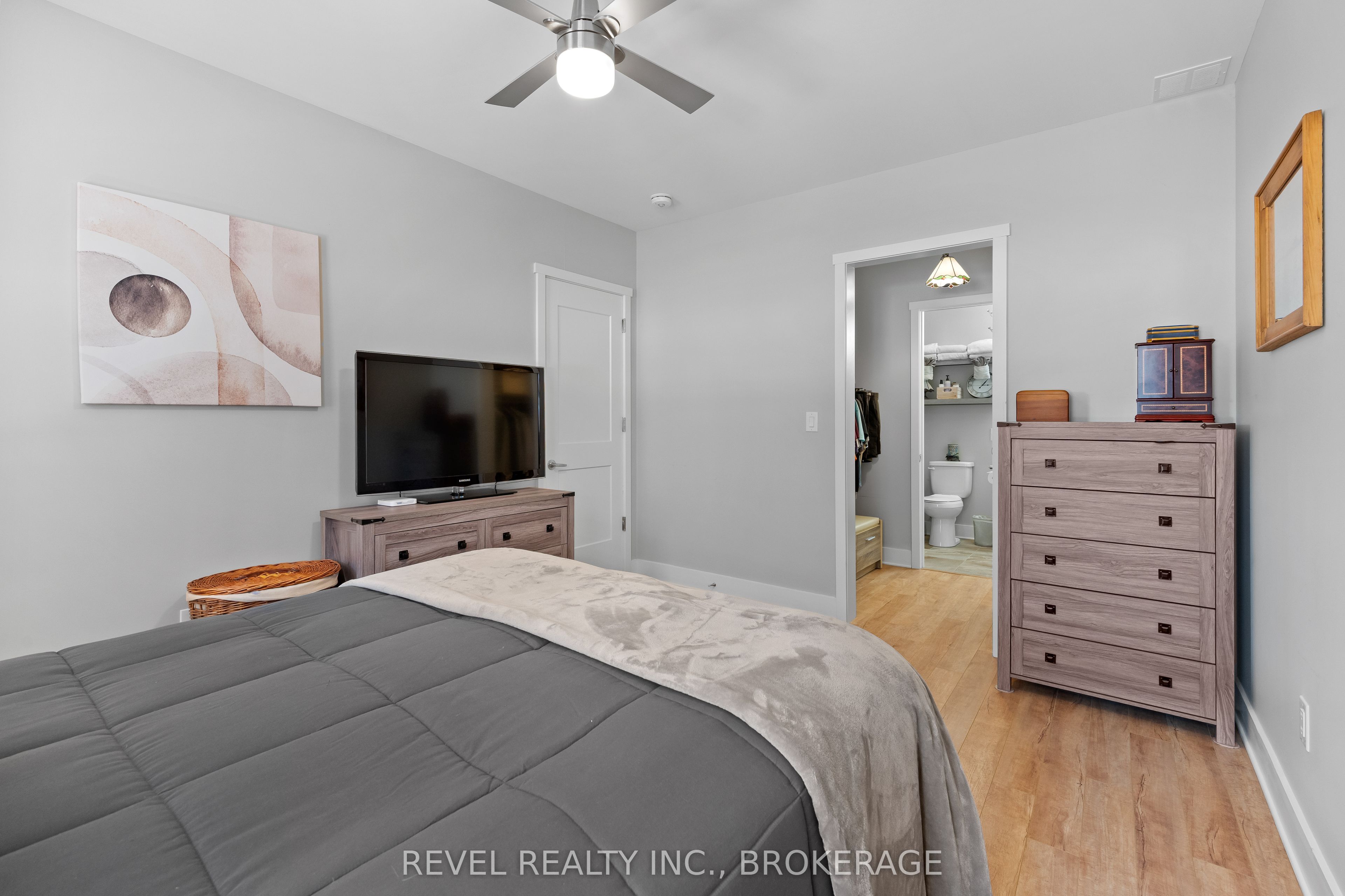 130 Water Street E 14 Property Photo 12