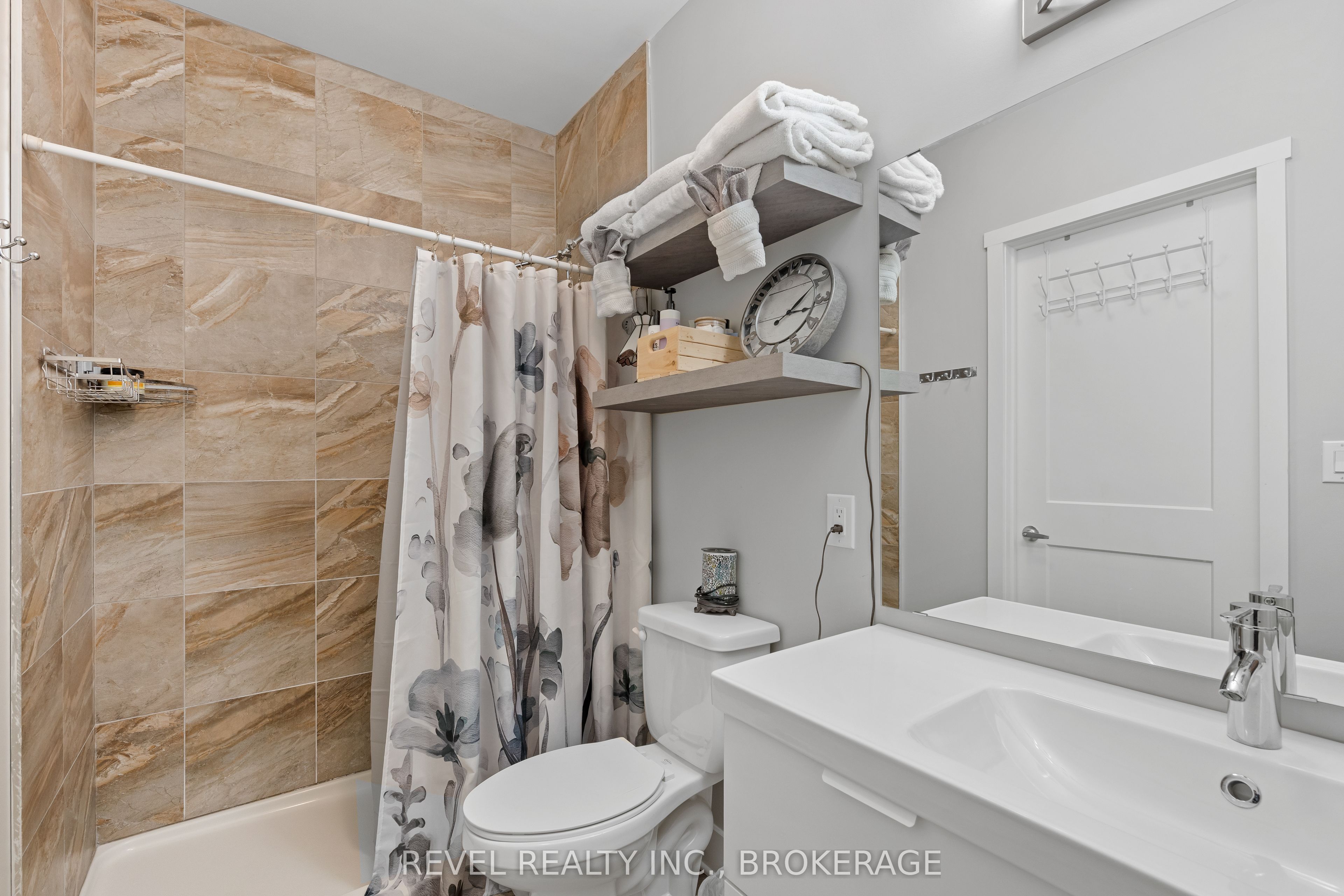 130 Water Street E 14 Property Photo 16