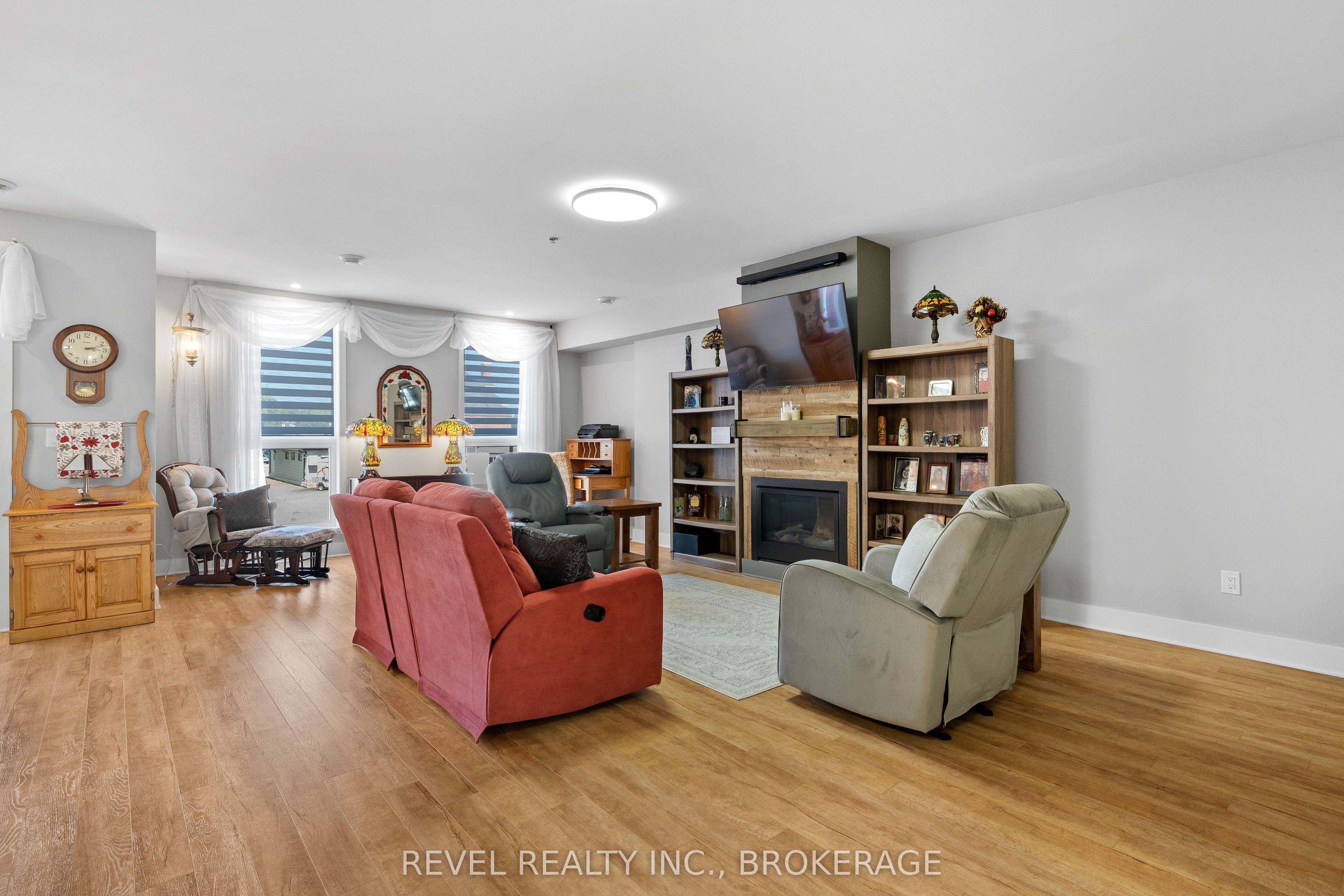130 Water Street E 14 Property Photo 21