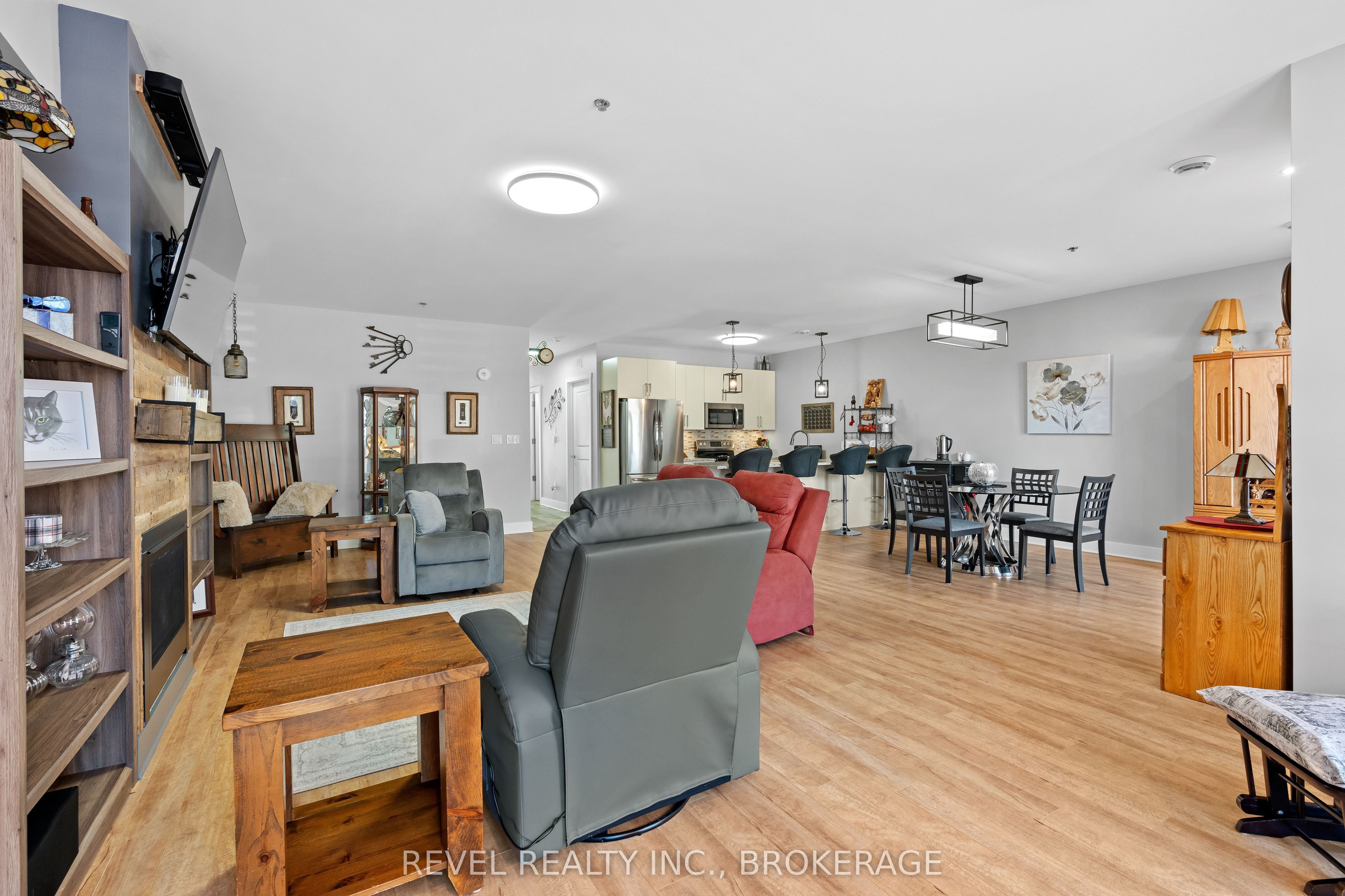 130 Water Street E 14 Property Photo 24