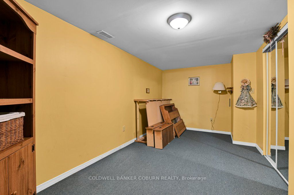 10 Manning Road Property Photo 26