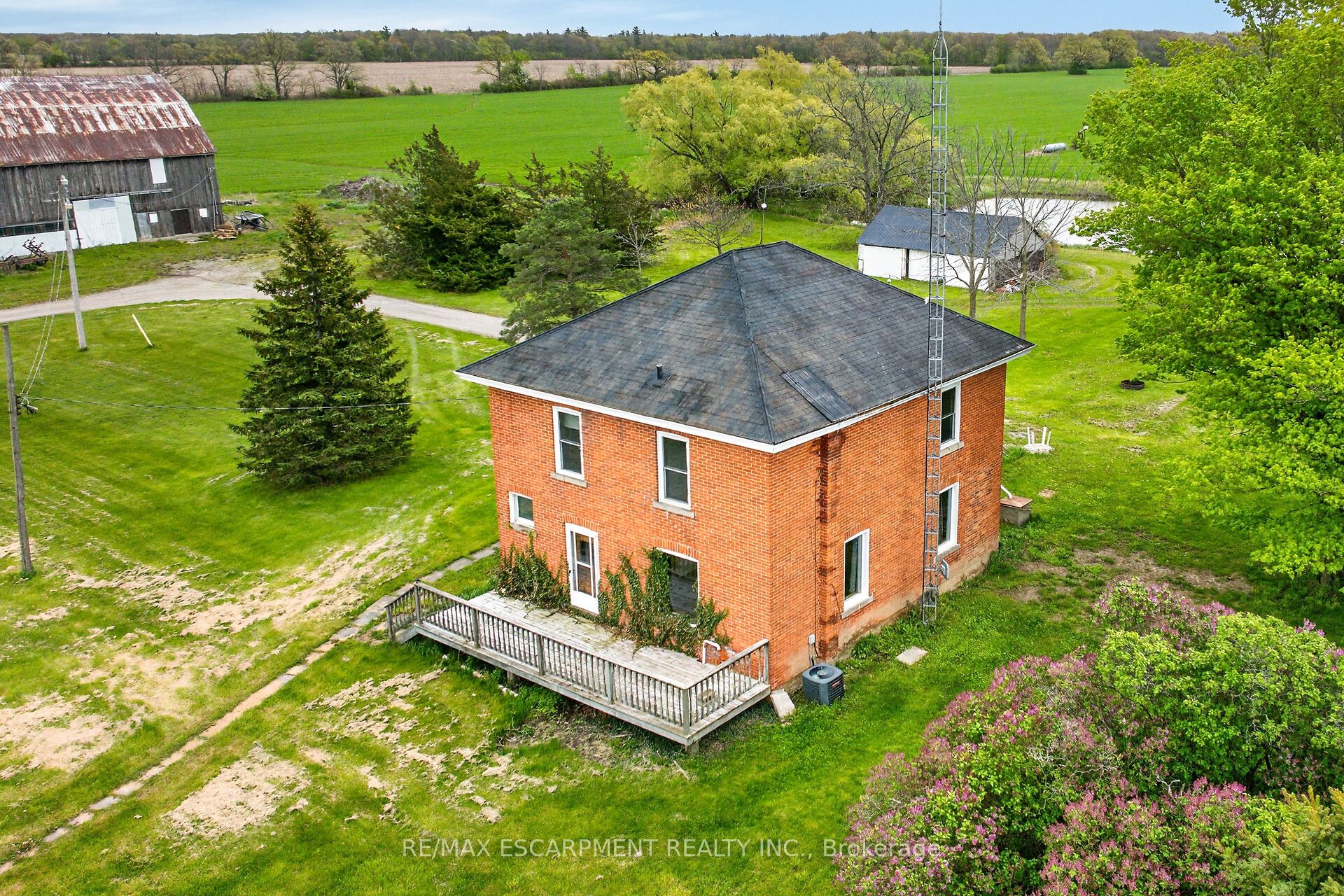 1054 Townline Road E Property Photo 2