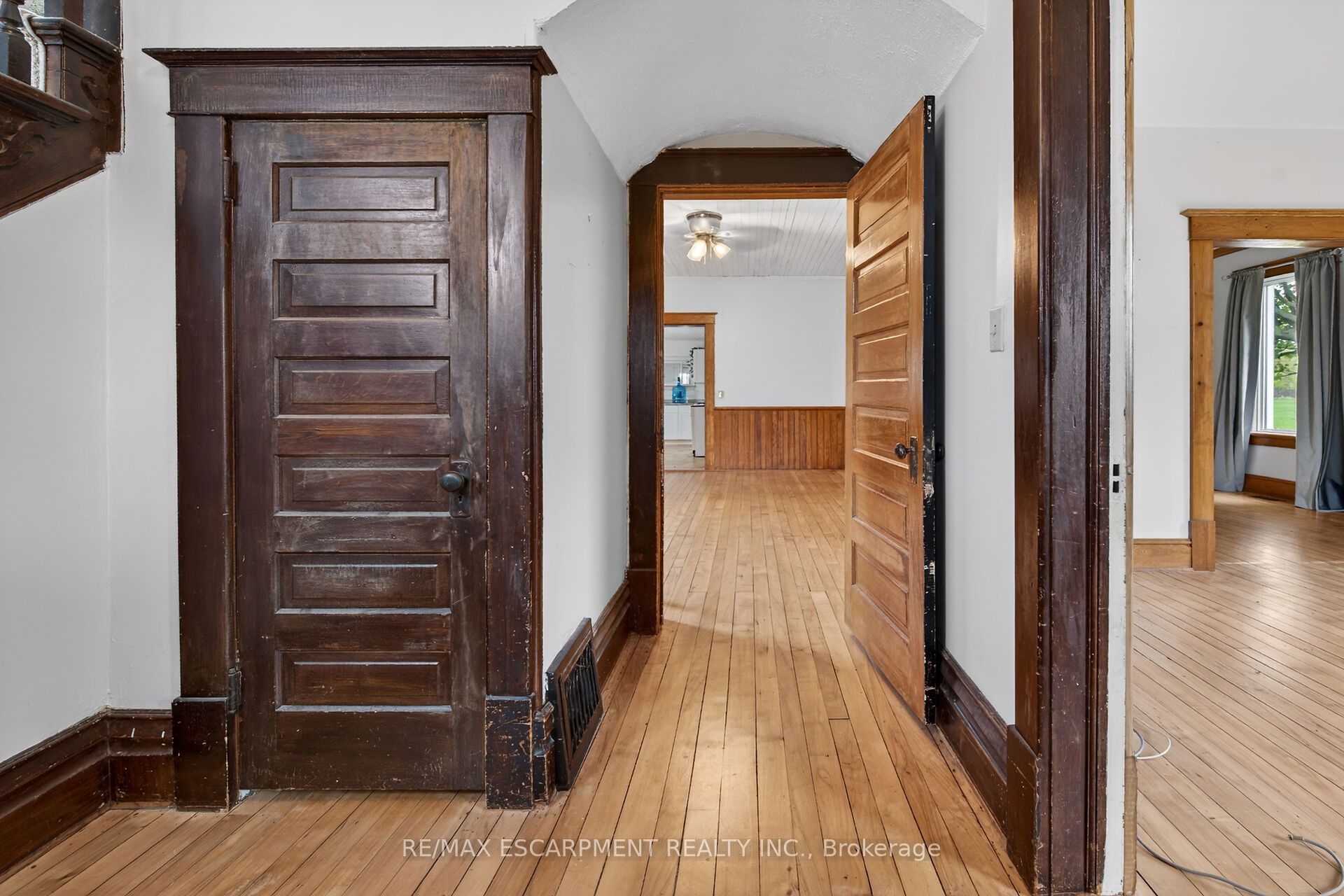 1054 Townline Road E Property Photo 8