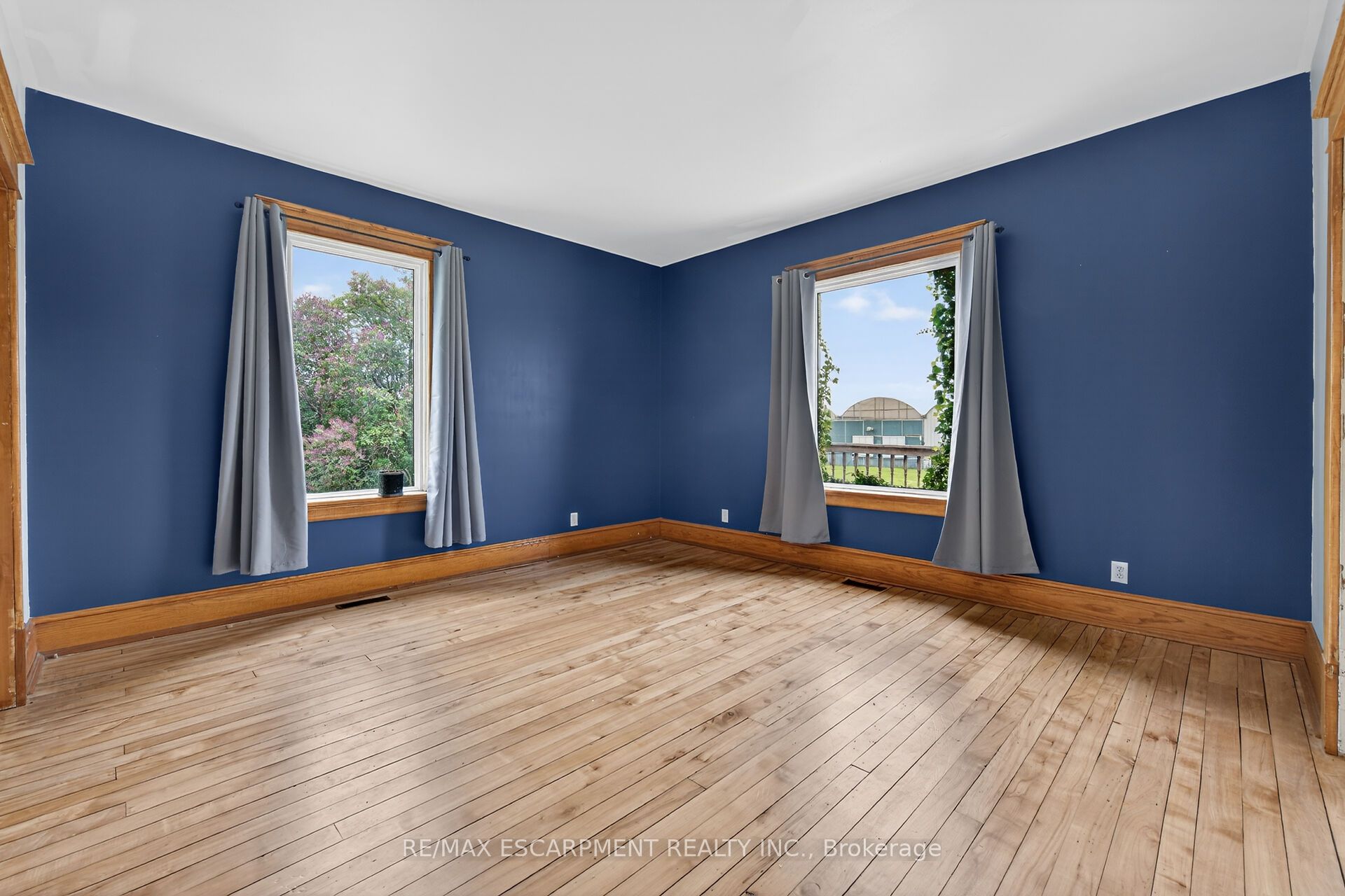 1054 Townline Road E Property Photo 9