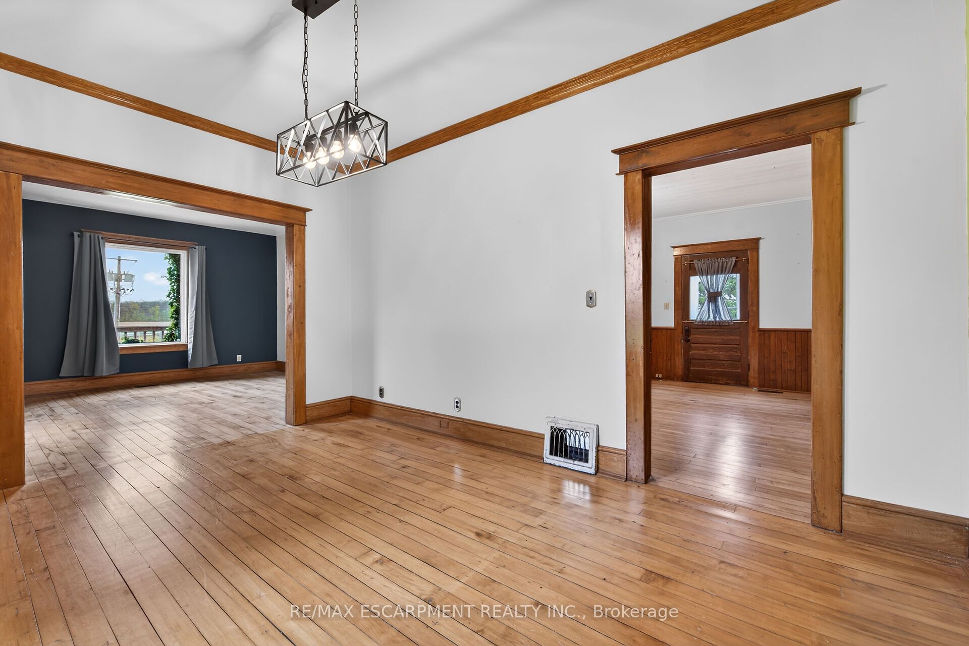 1054 Townline Road E Property Photo 13