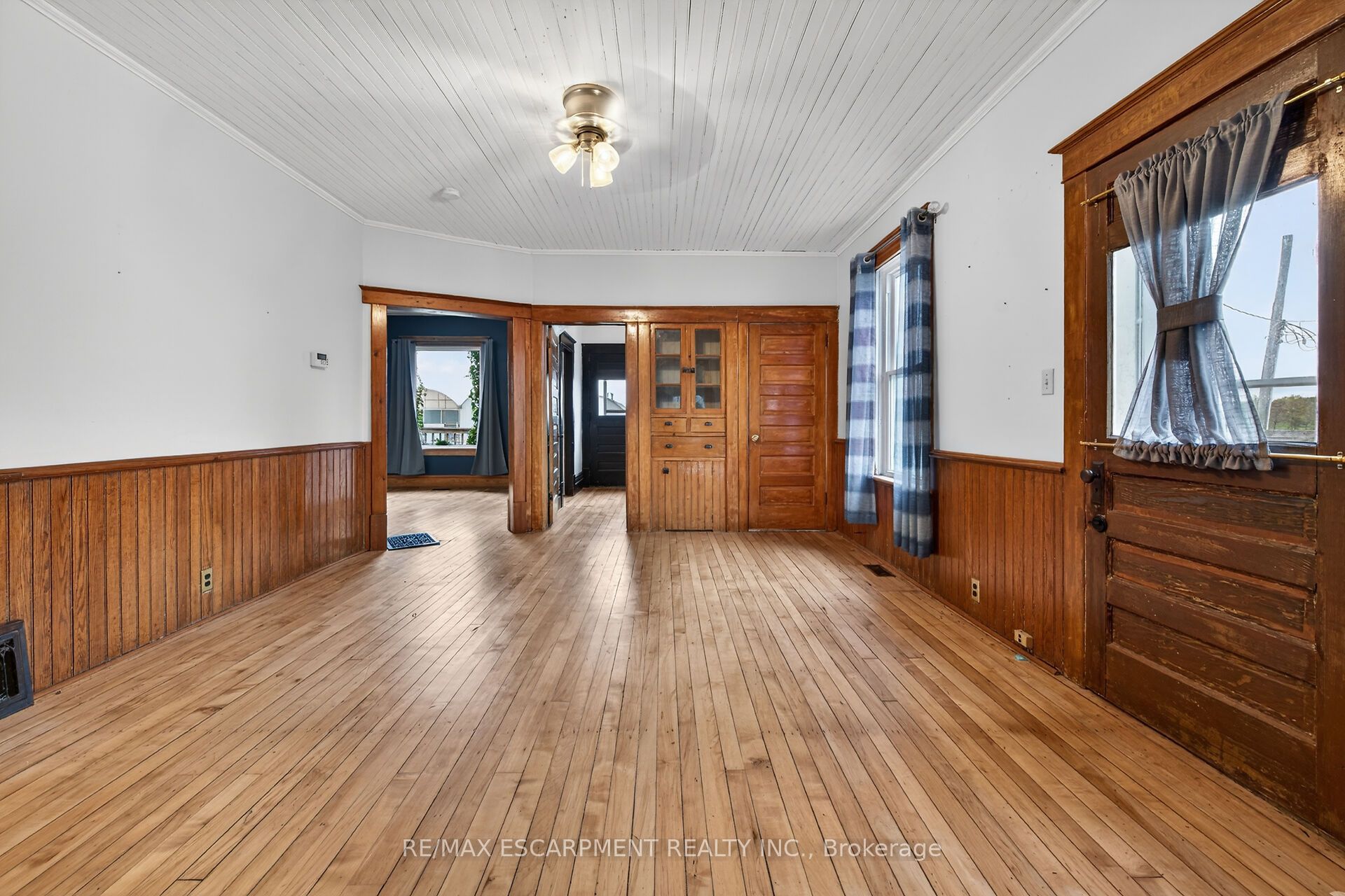 1054 Townline Road E Property Photo 15