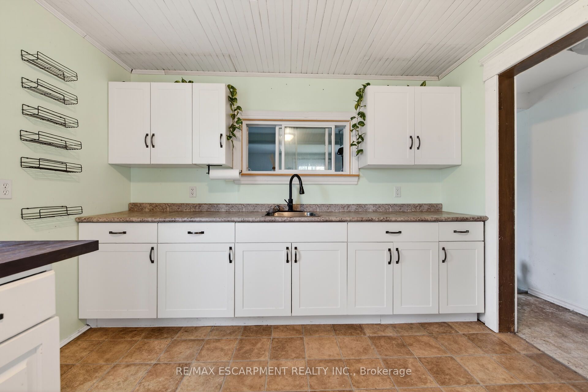 1054 Townline Road E Property Photo 18