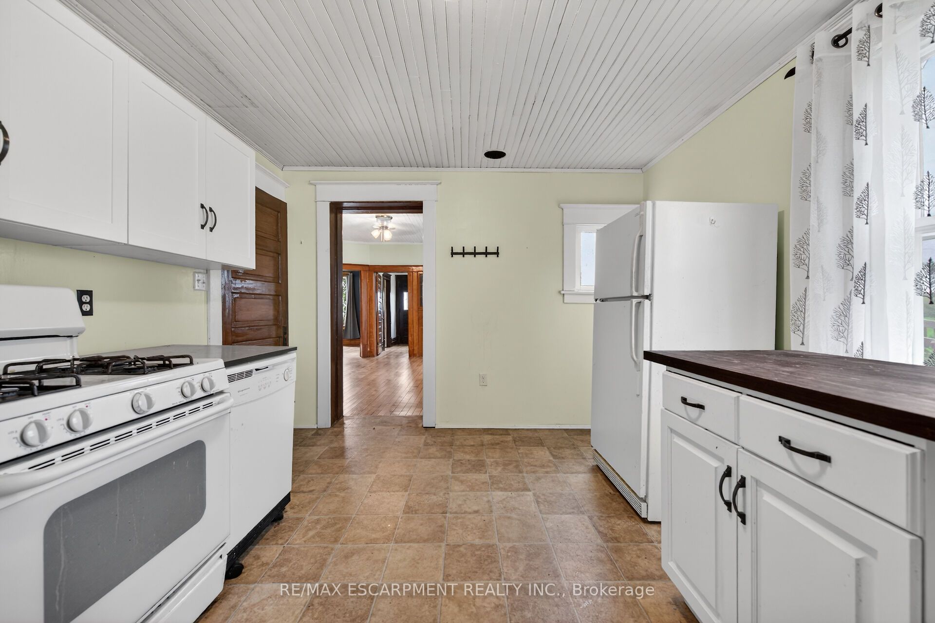 1054 Townline Road E Property Photo 19