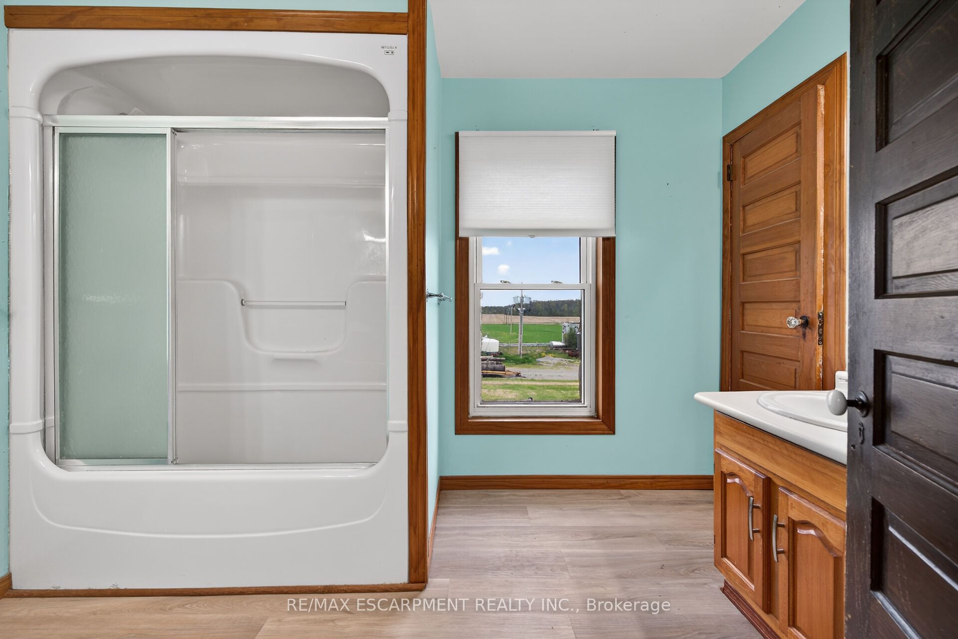 1054 Townline Road E Property Photo 27