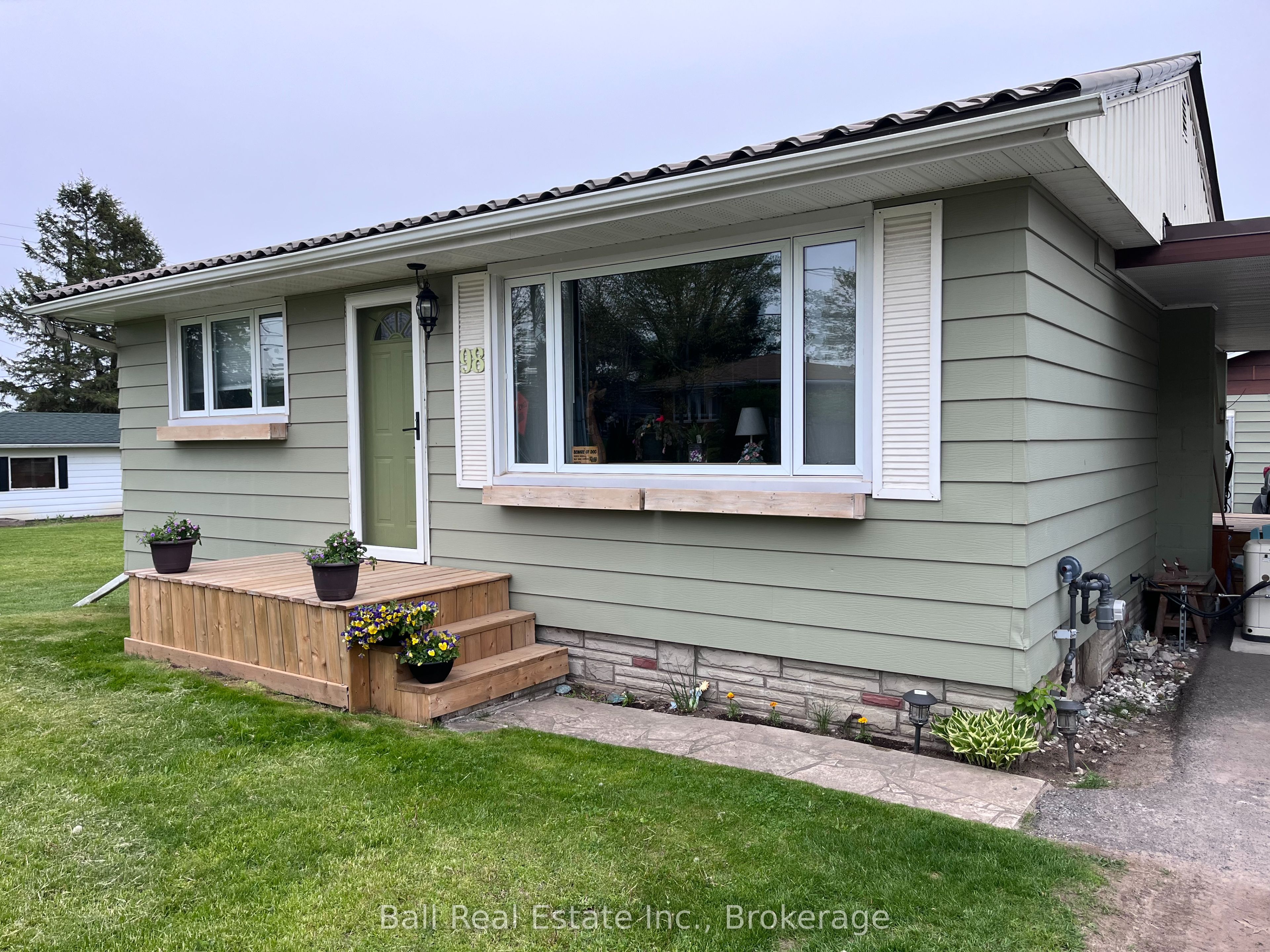98 George Street E Property Photo 2