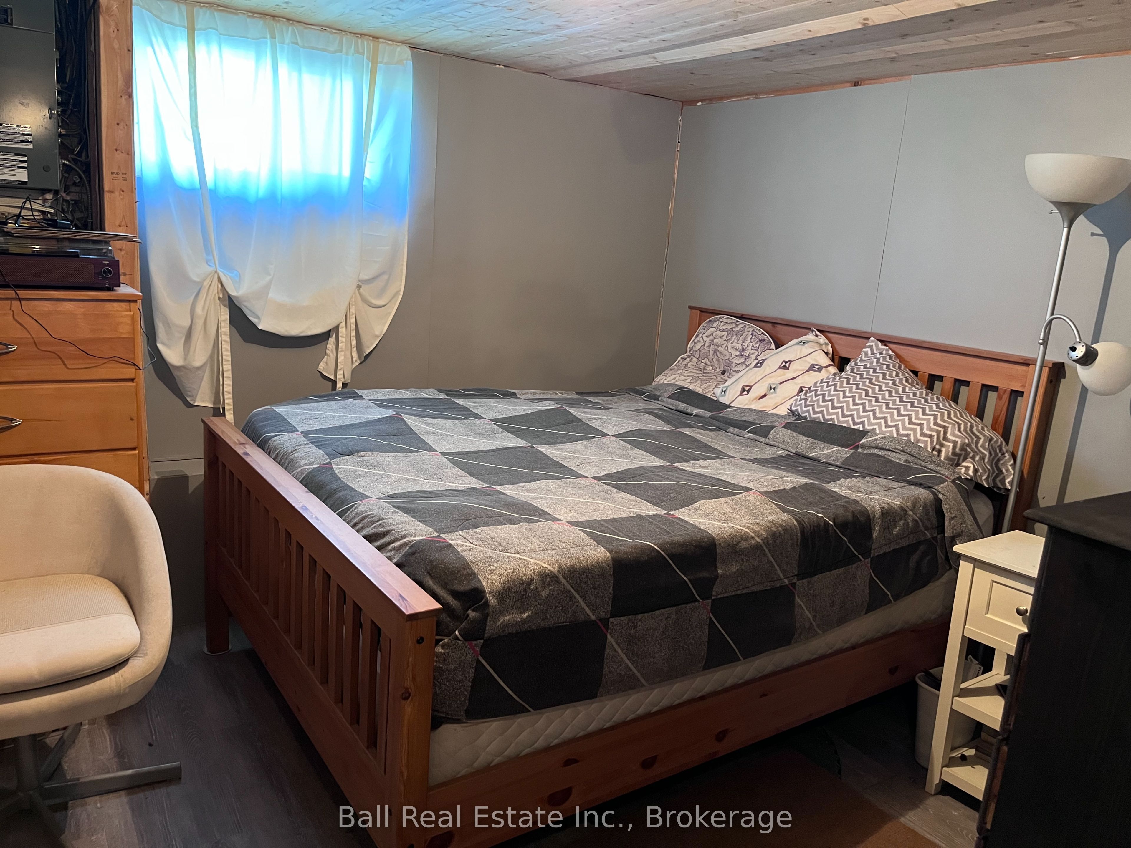 98 George Street E Property Photo 9