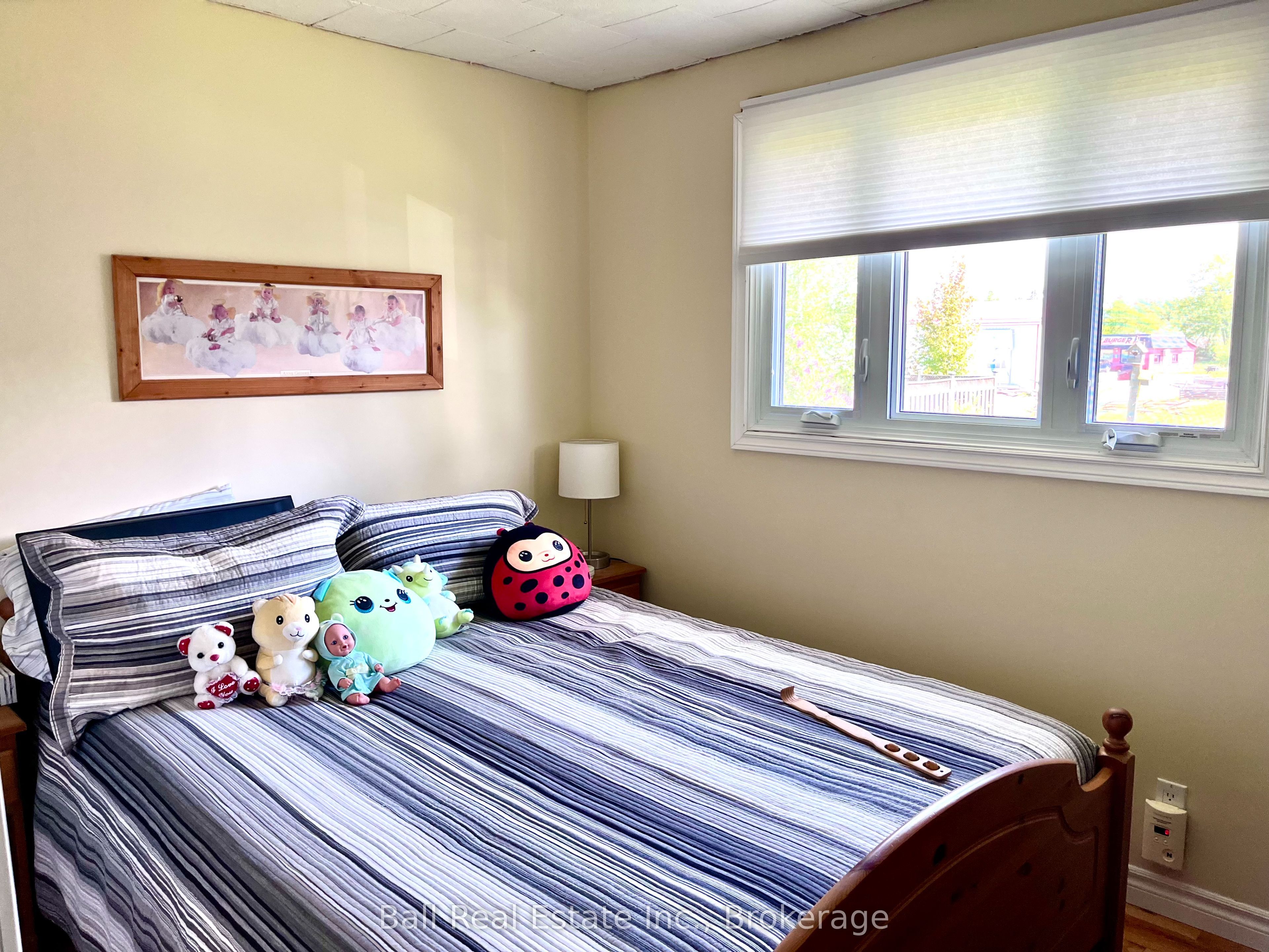 98 George Street E Property Photo 11