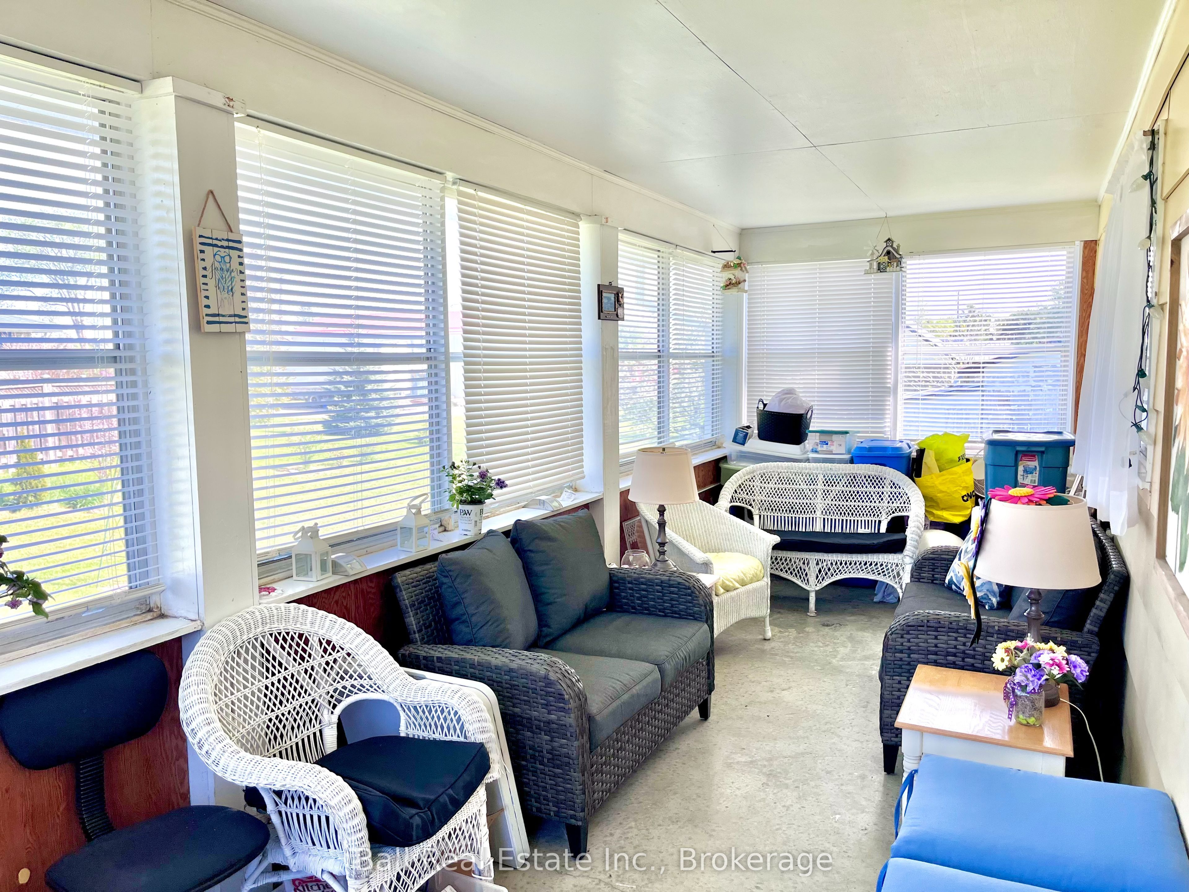 98 George Street E Property Photo 14