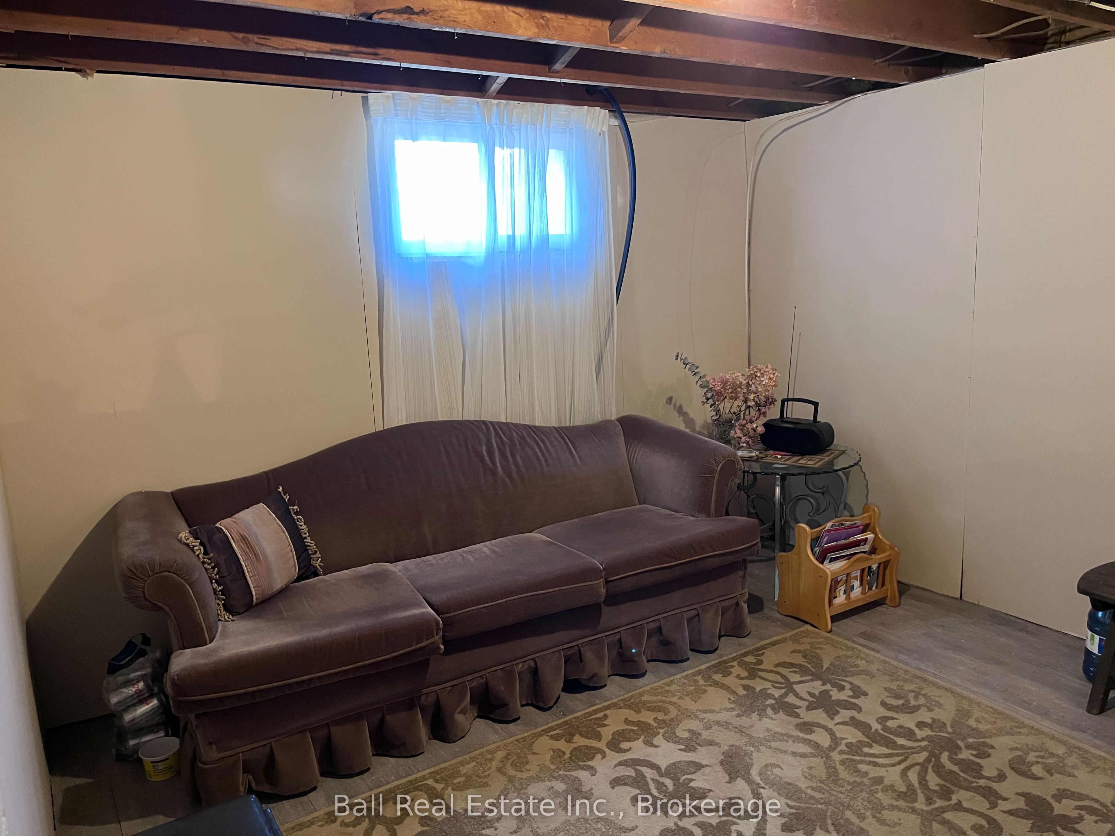 98 George Street E Property Photo 15