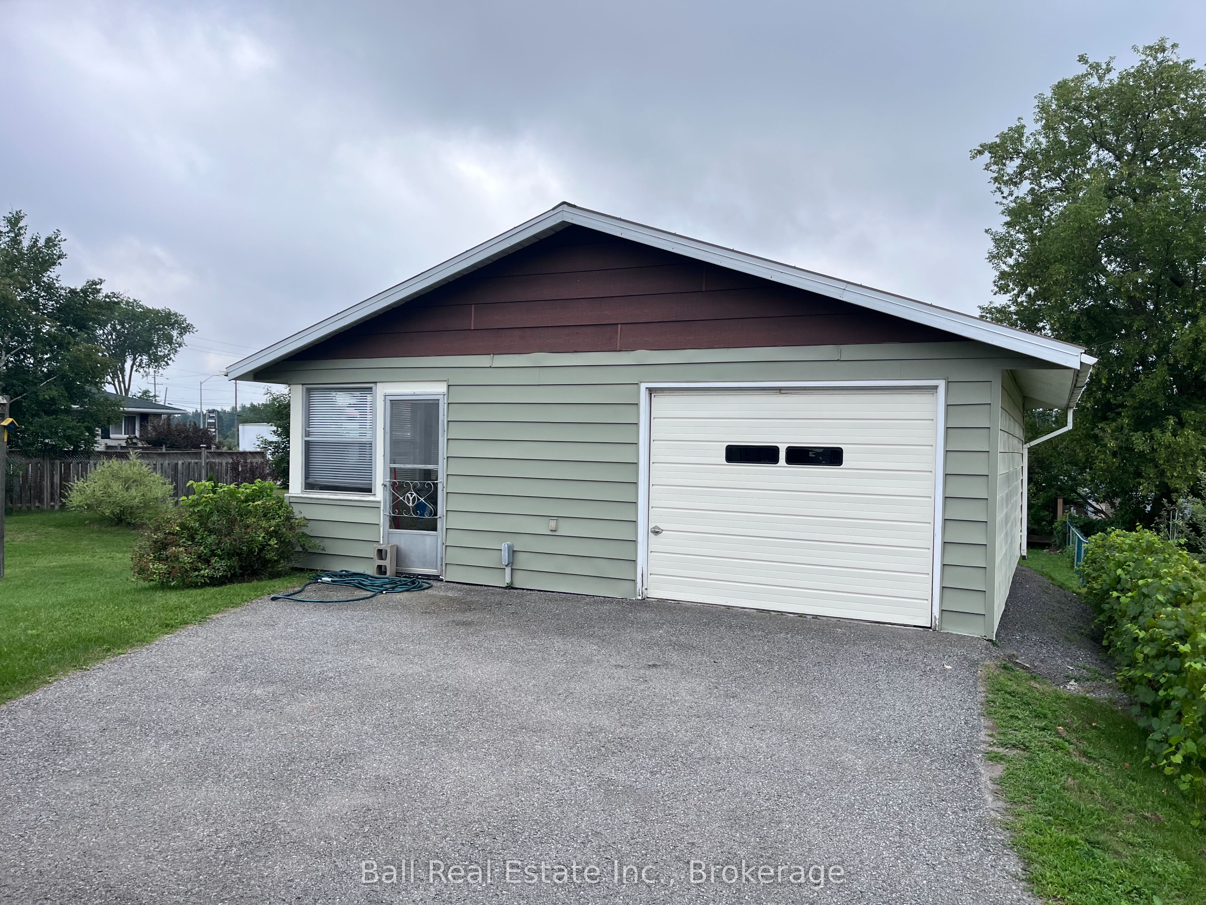 98 George Street E Property Photo 21