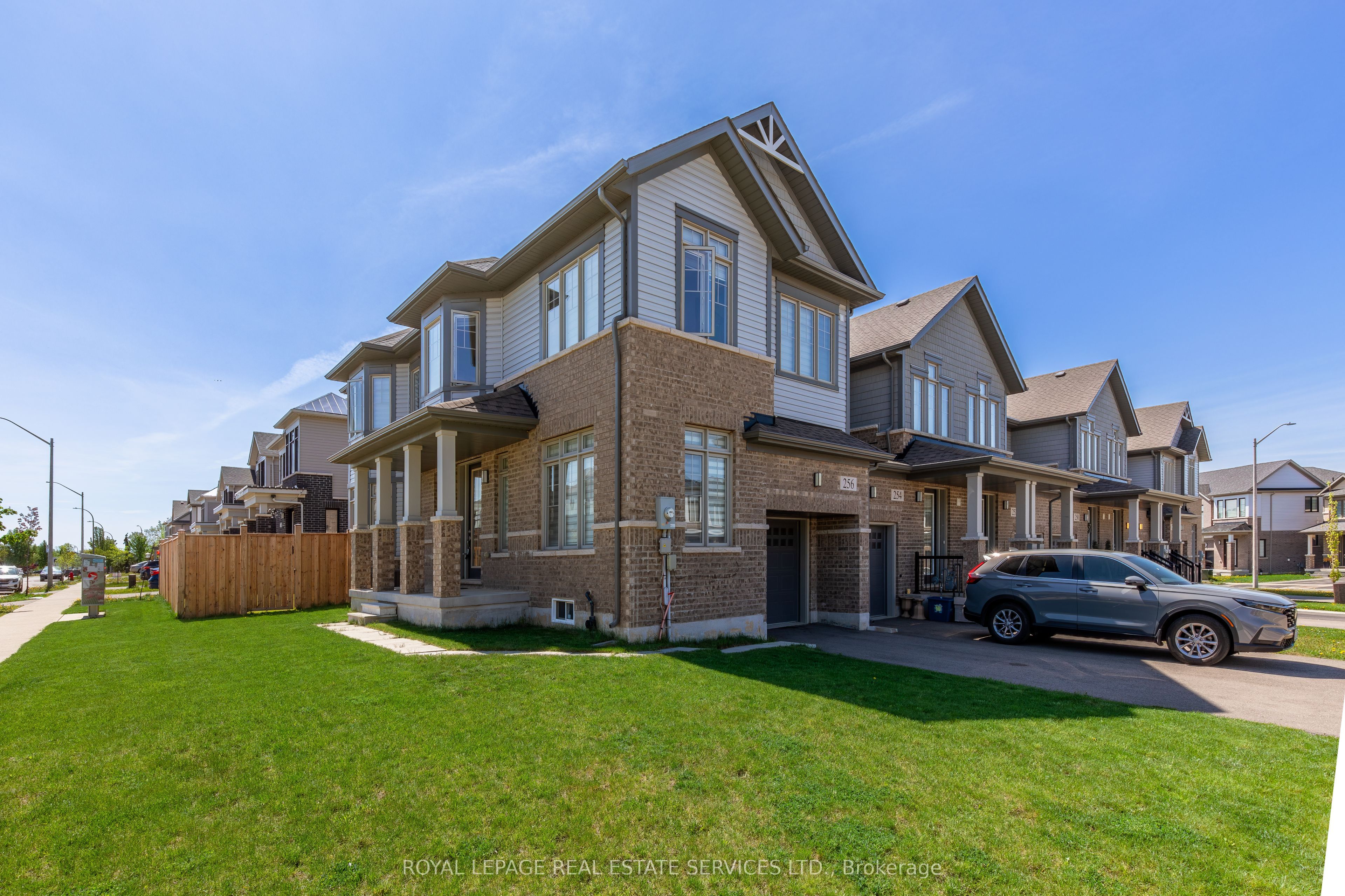 256 Rosebury Way Property Photo 2