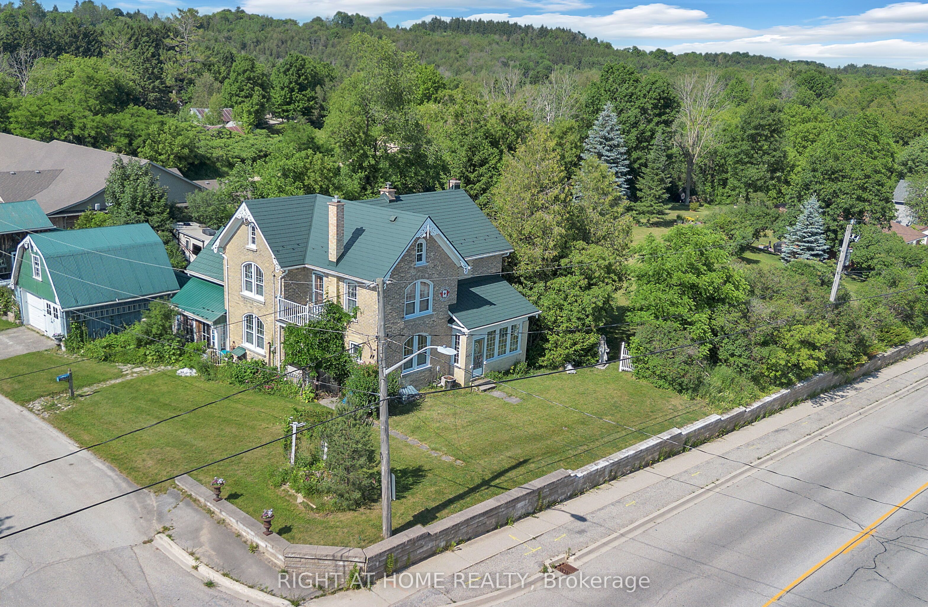 402 Lambton Street E Property Photo 1