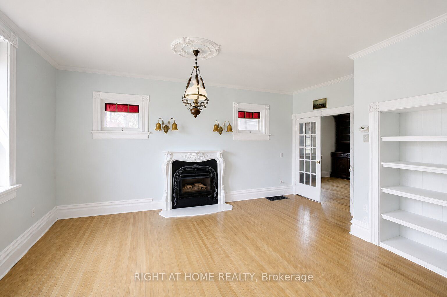402 Lambton Street E Property Photo 6