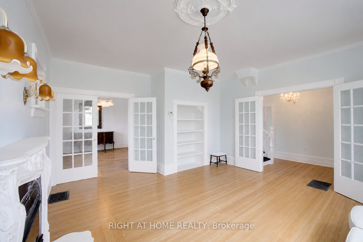 402 Lambton Street E Property Photo 8