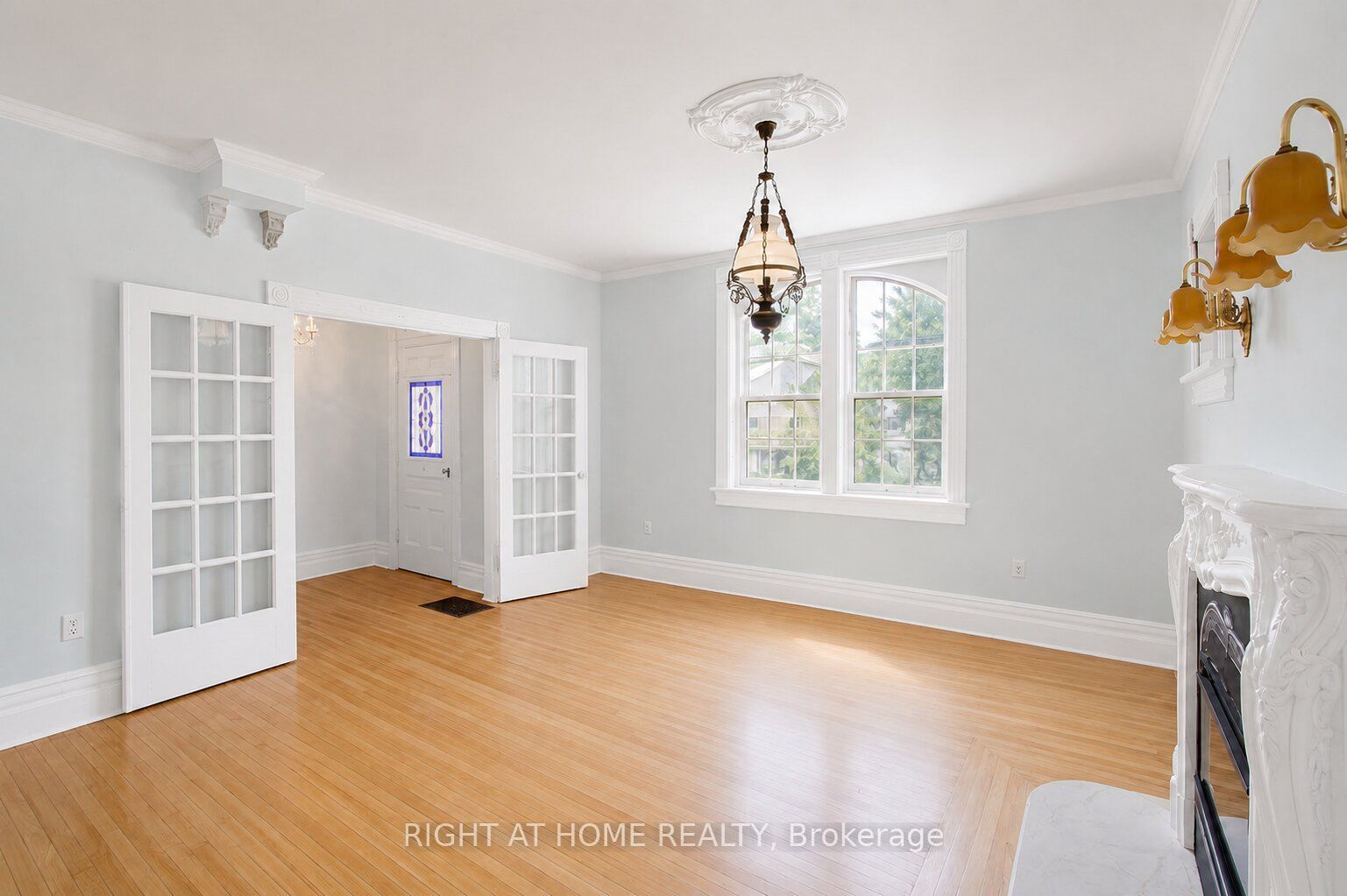 402 Lambton Street E Property Photo 10
