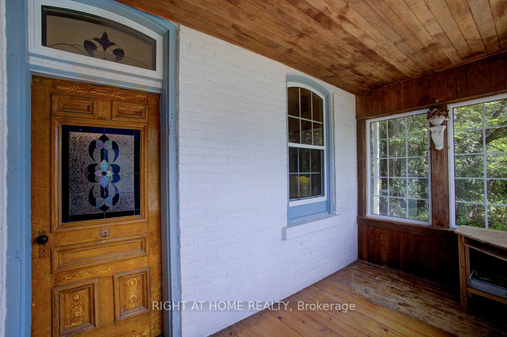 402 Lambton Street E Property Photo 20