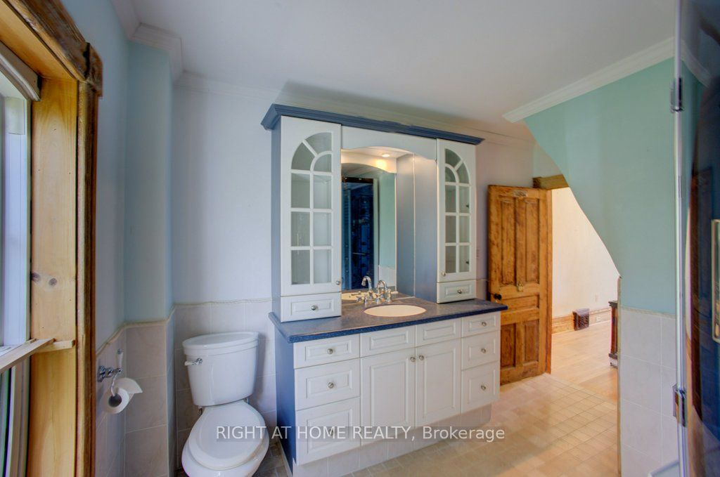 402 Lambton Street E Property Photo 25