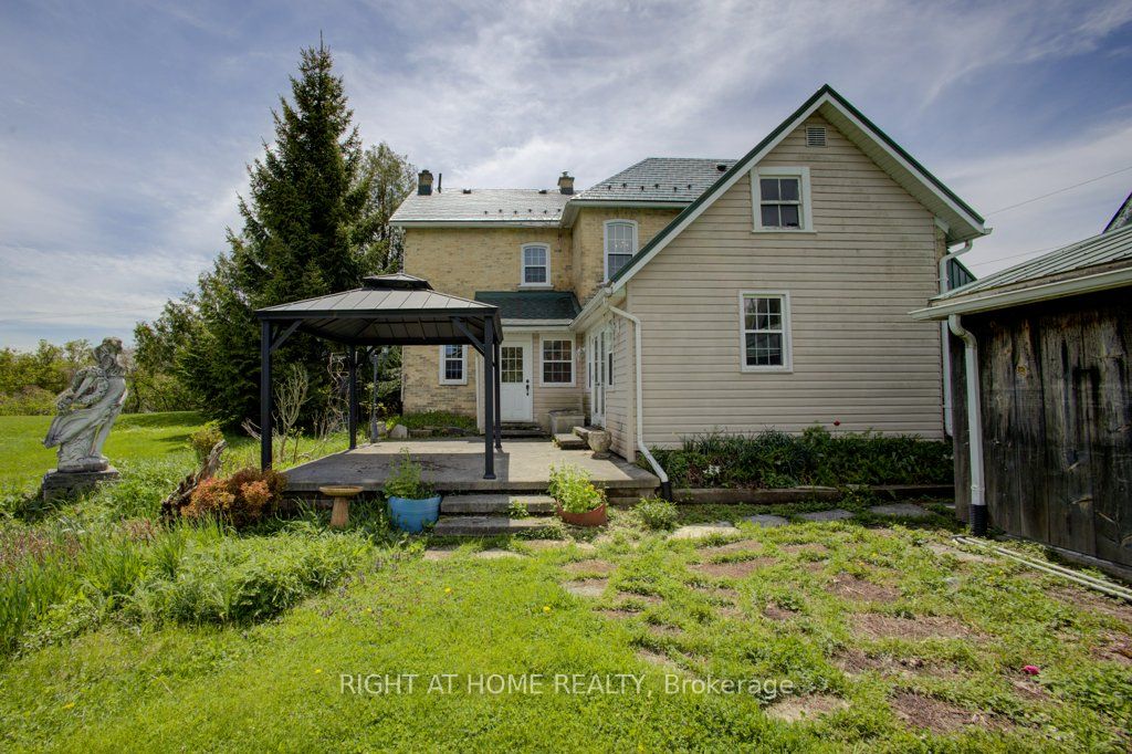 402 Lambton Street E Property Photo 27