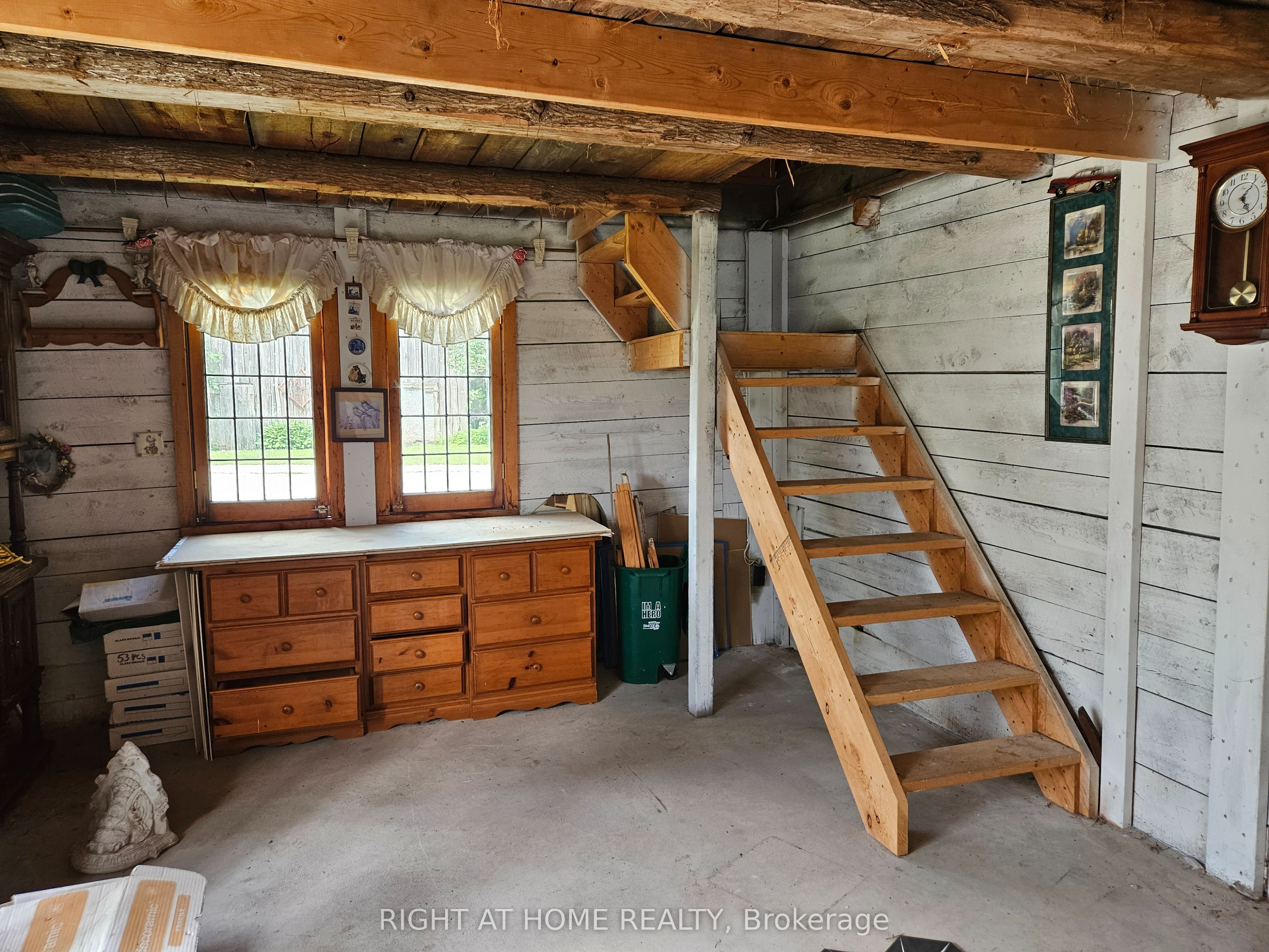 402 Lambton Street E Property Photo 31
