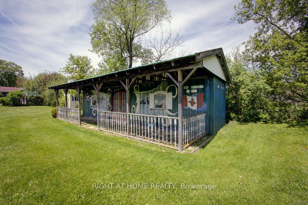 402 Lambton Street E Property Photo 37