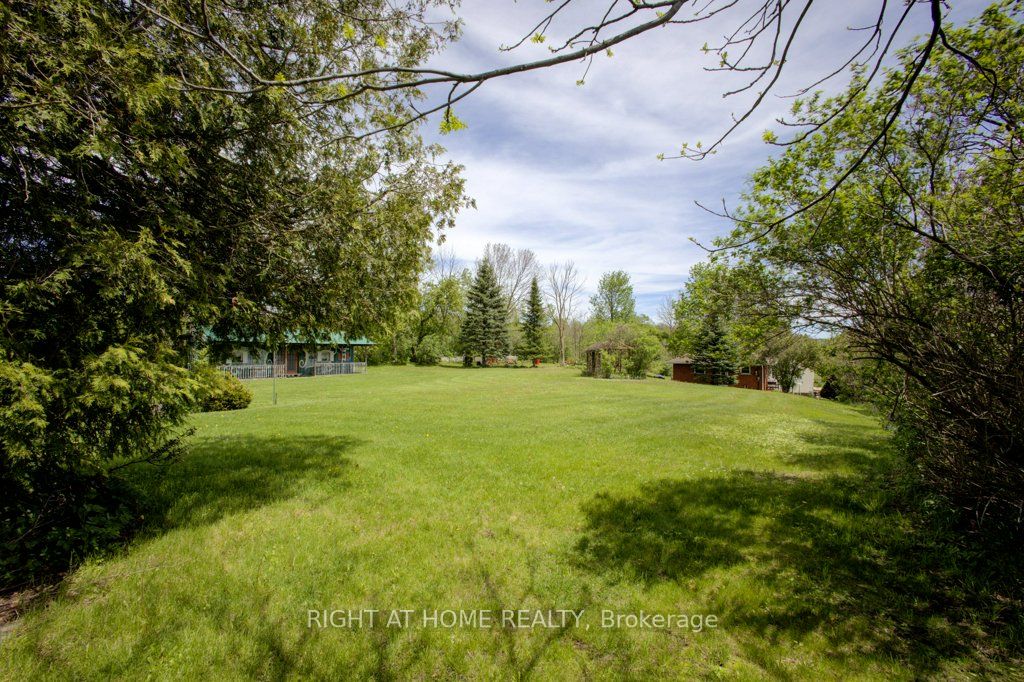 402 Lambton Street E Property Photo 39