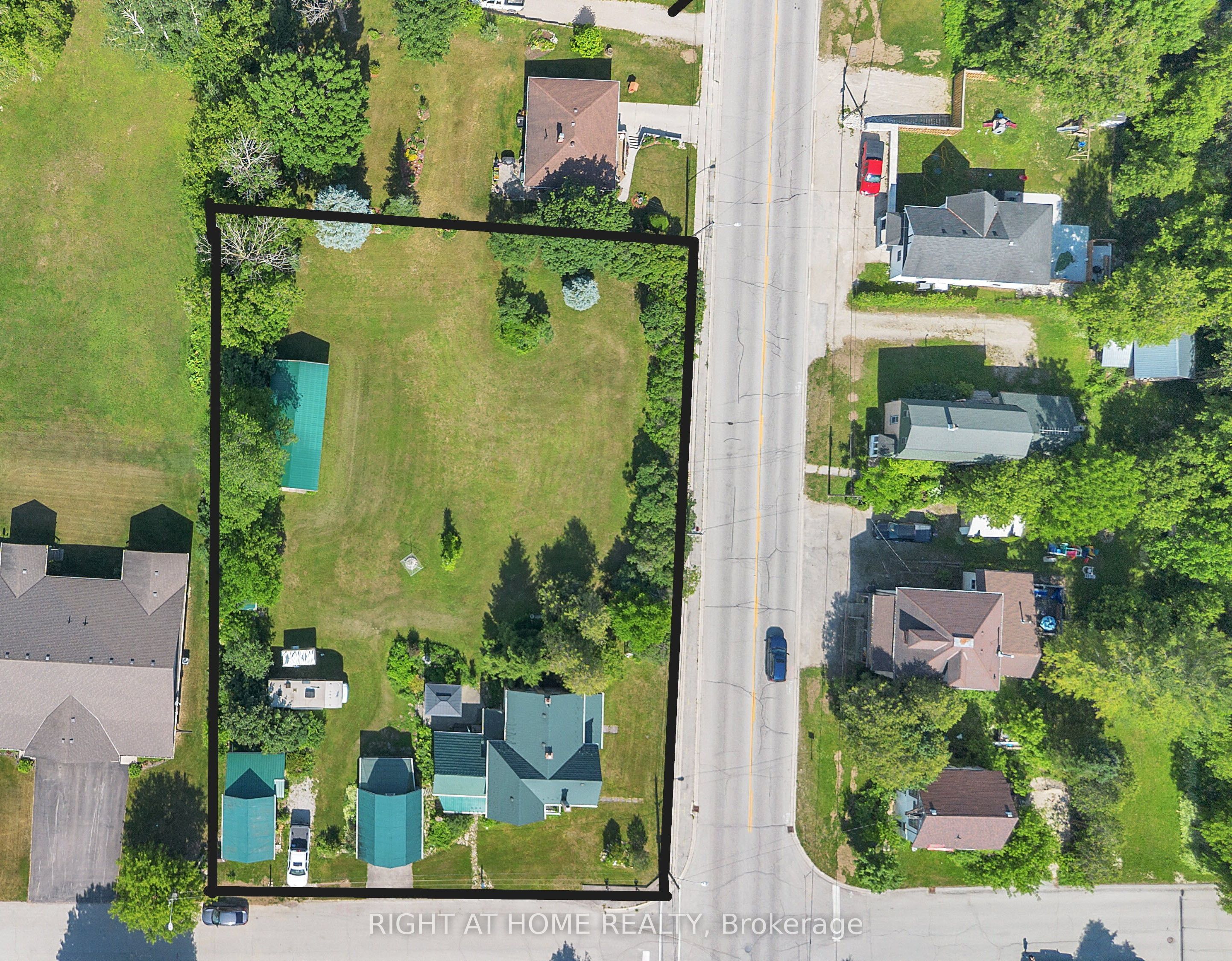 402 Lambton Street E Property Photo 42