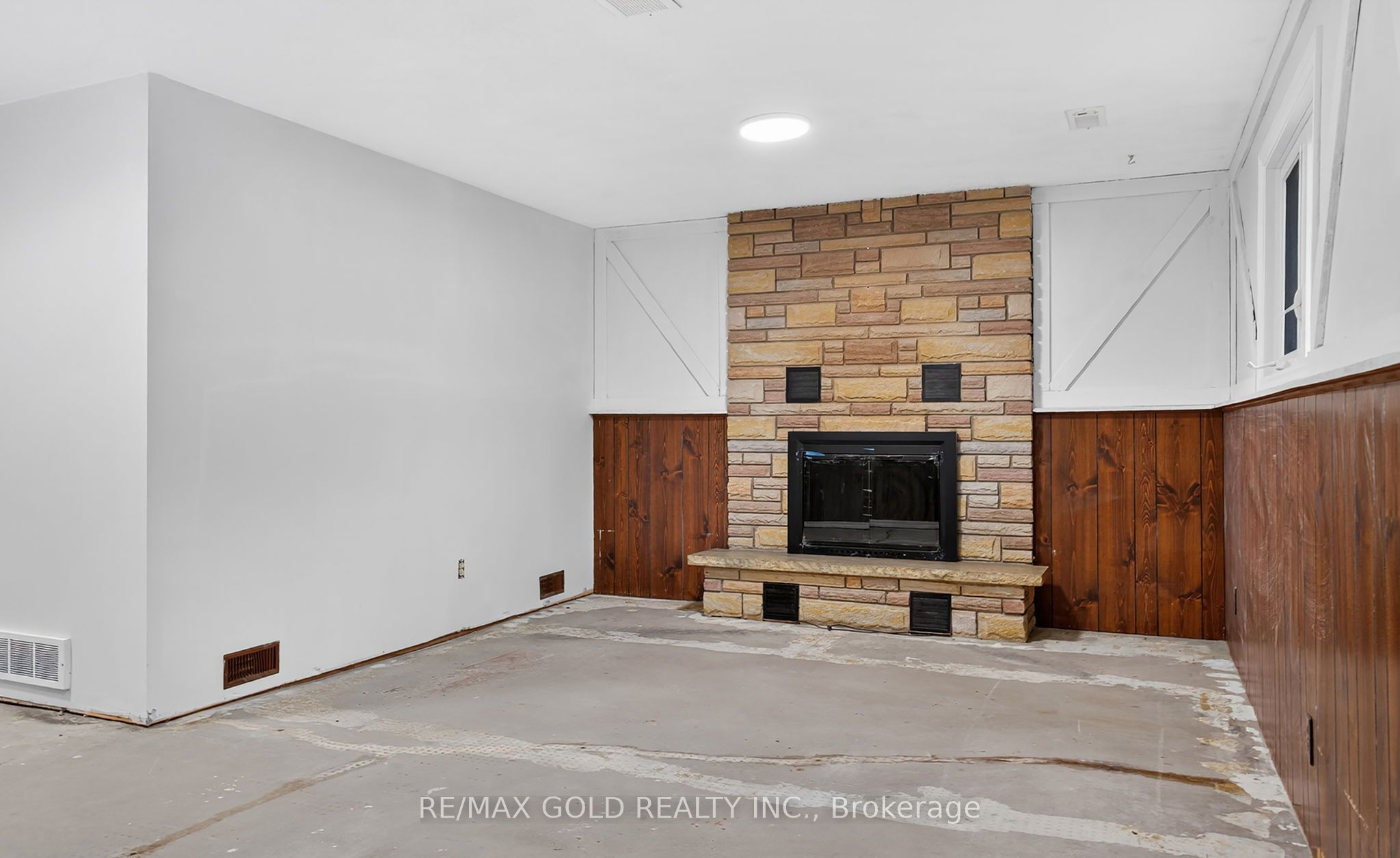 21990 Hagerty Road Property Photo 18