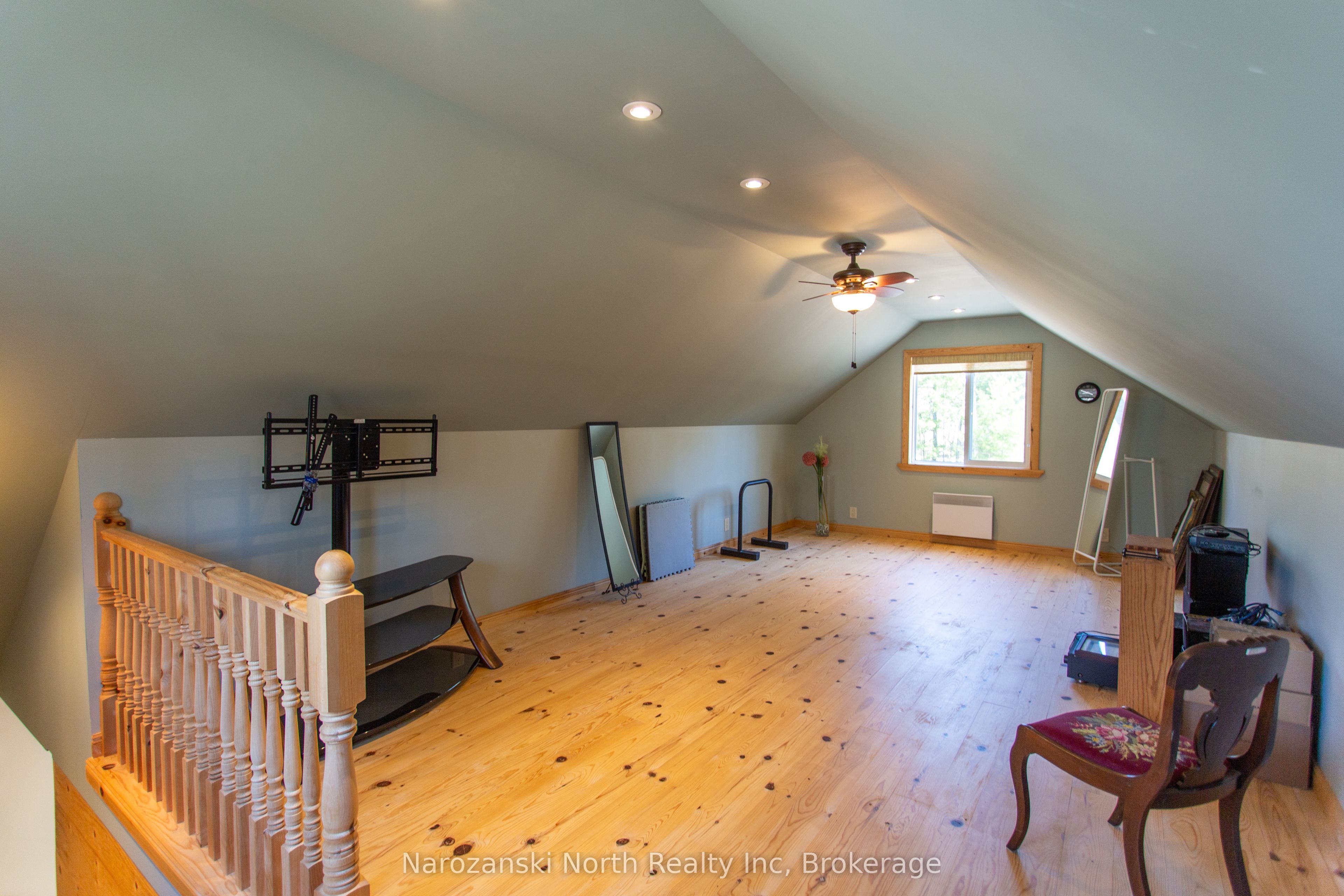 69 C Dumart Private Property Photo 23