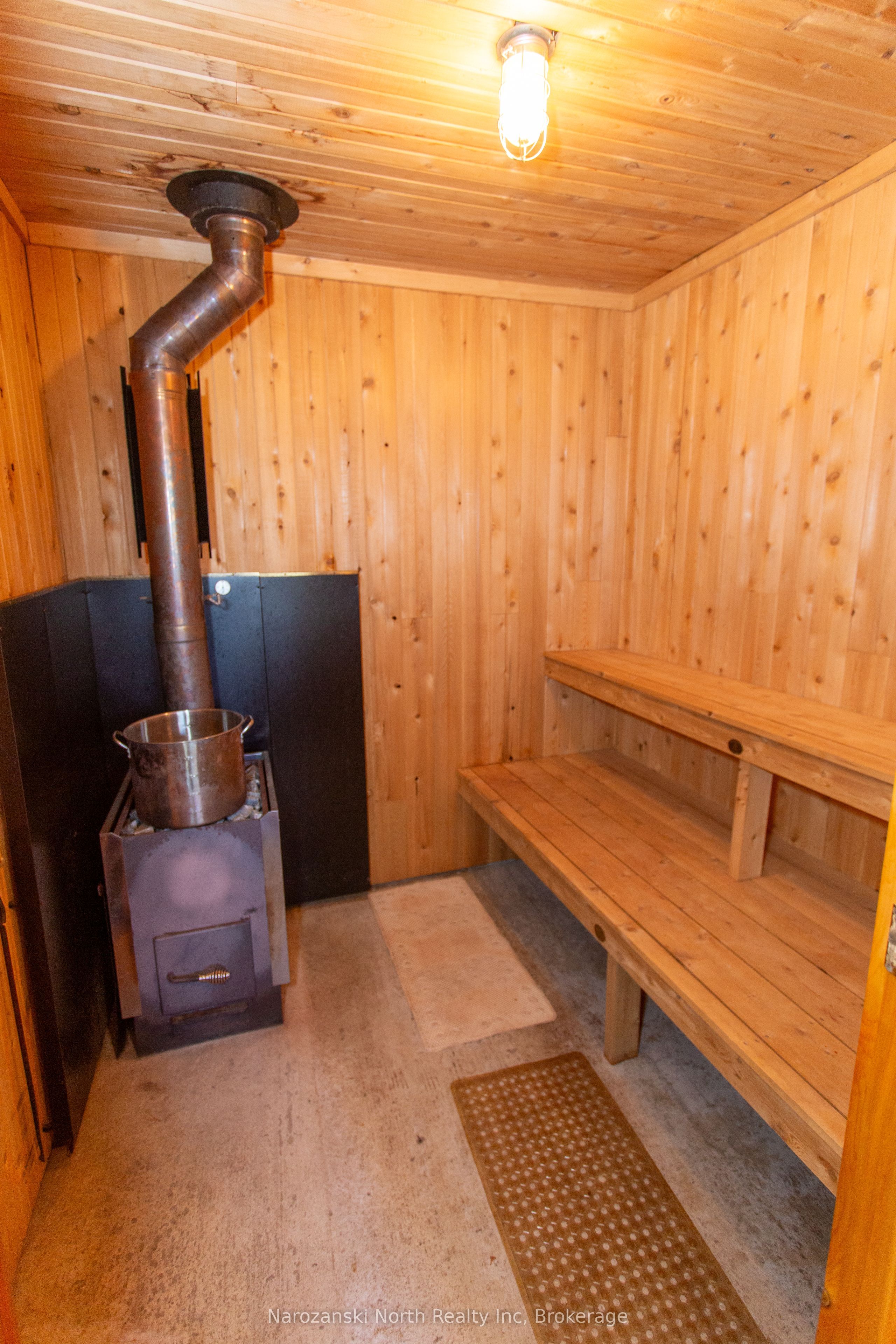 69 C Dumart Private Property Photo 25