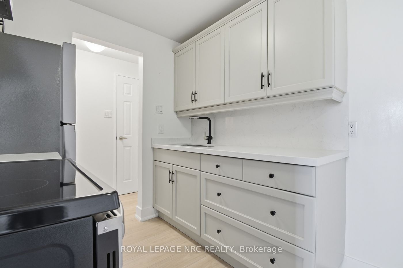 264 Grantham Avenue 507 Property Photo 6