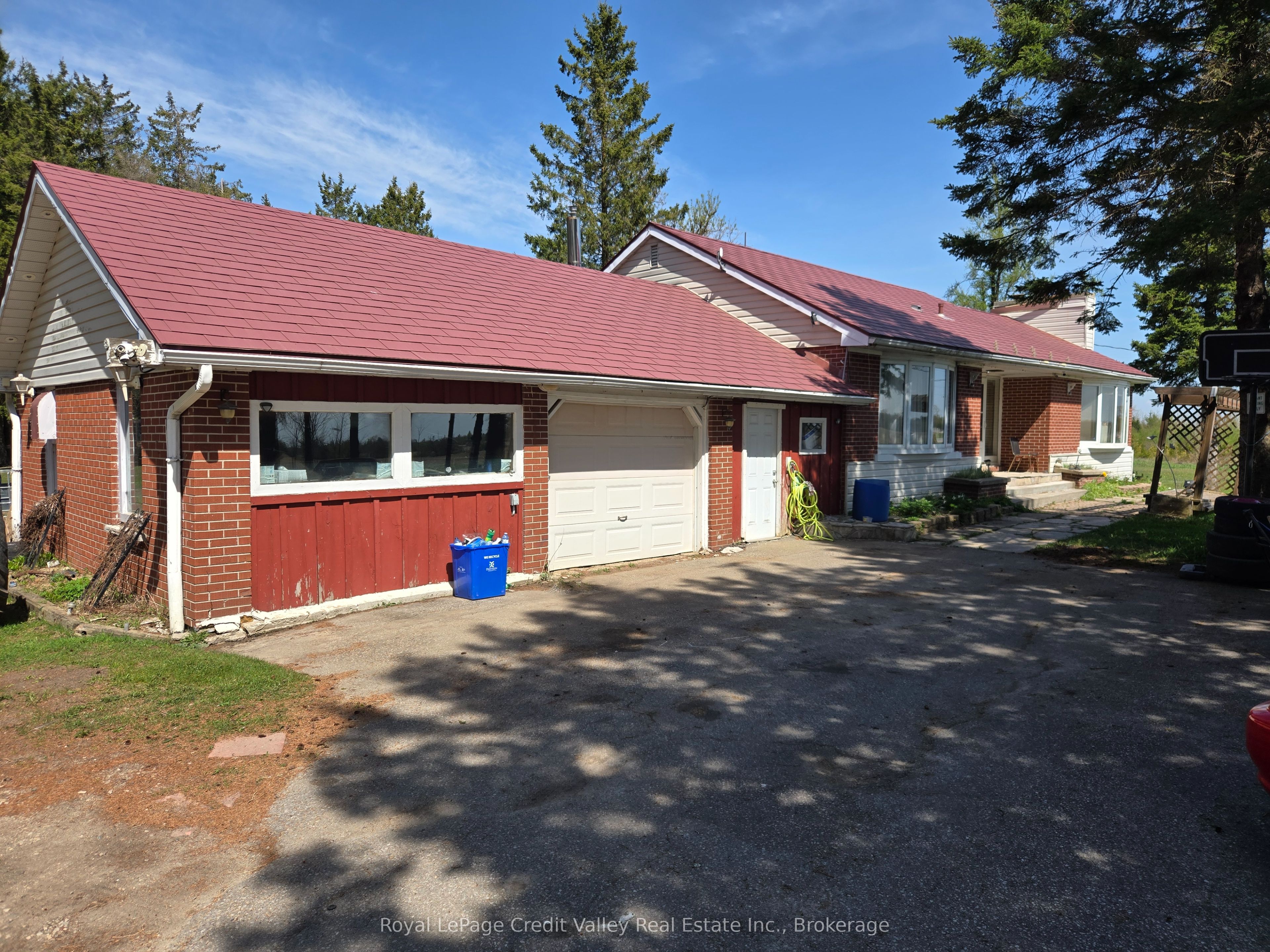 159123 Highway 10 Property Photo 2