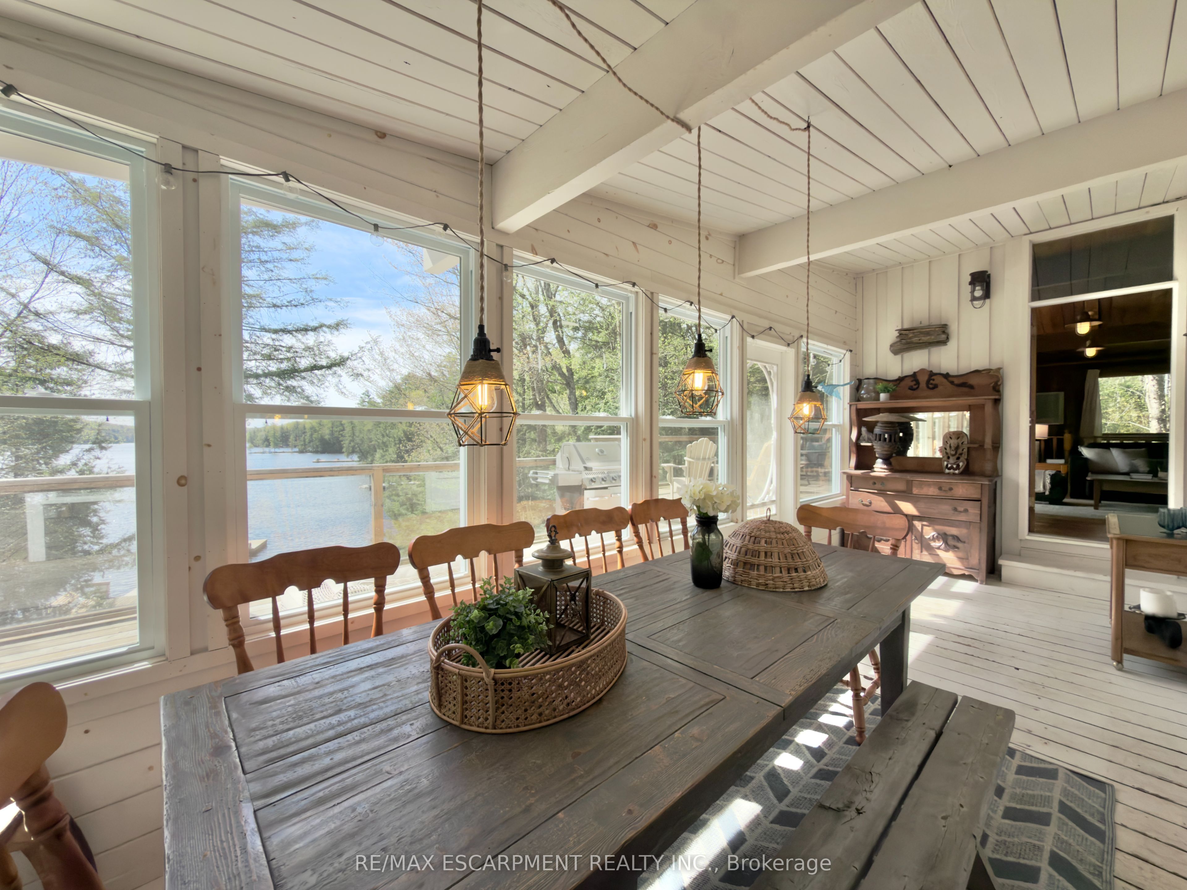 2787 Watts Road Property Photo 10