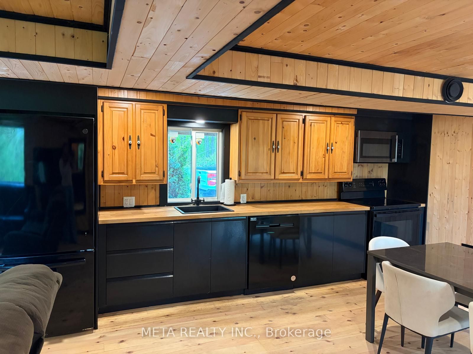 106 Boundary Lane Property Photo 18
