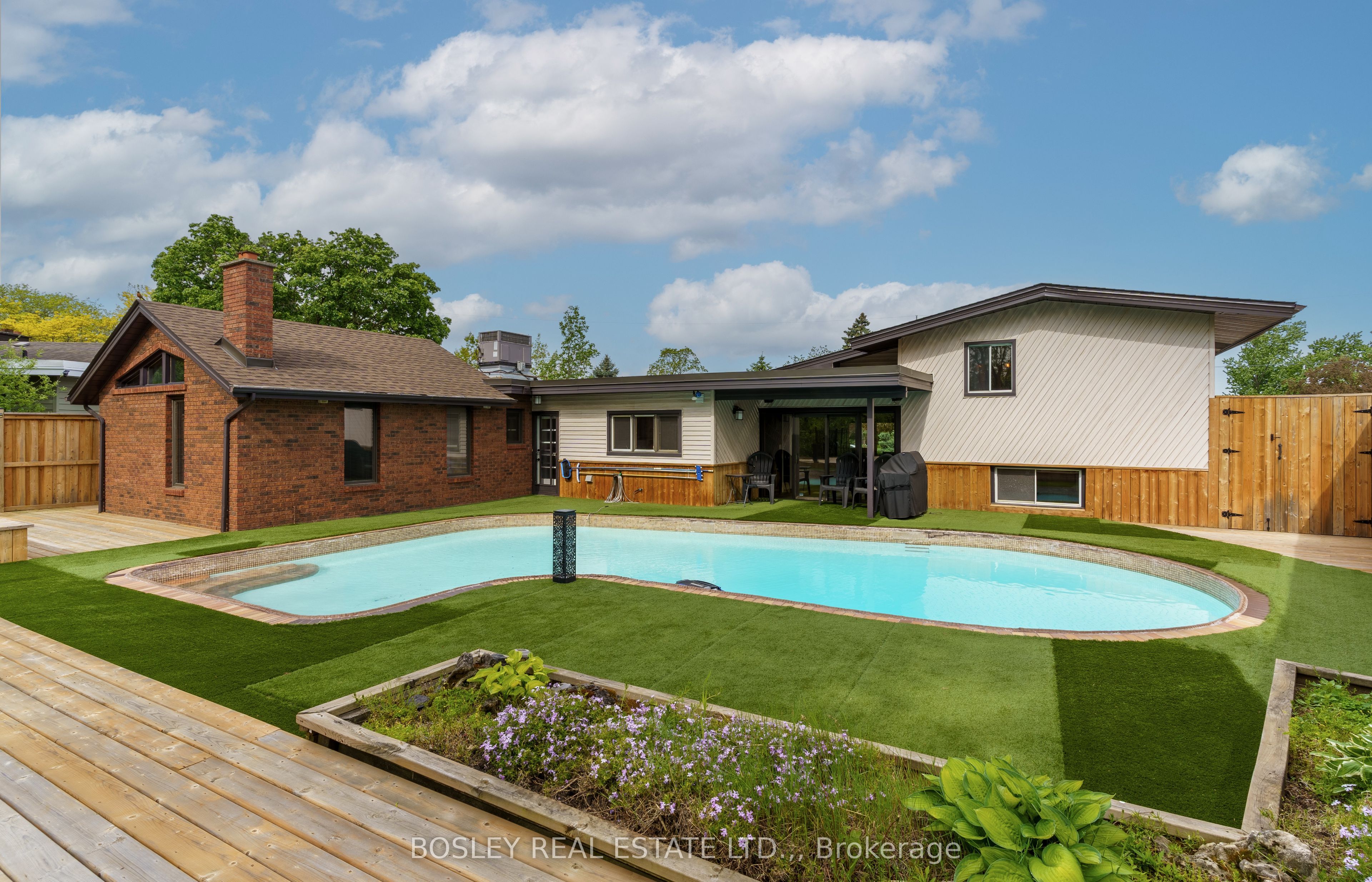 93 Riverview Boulevard Property Photo 2