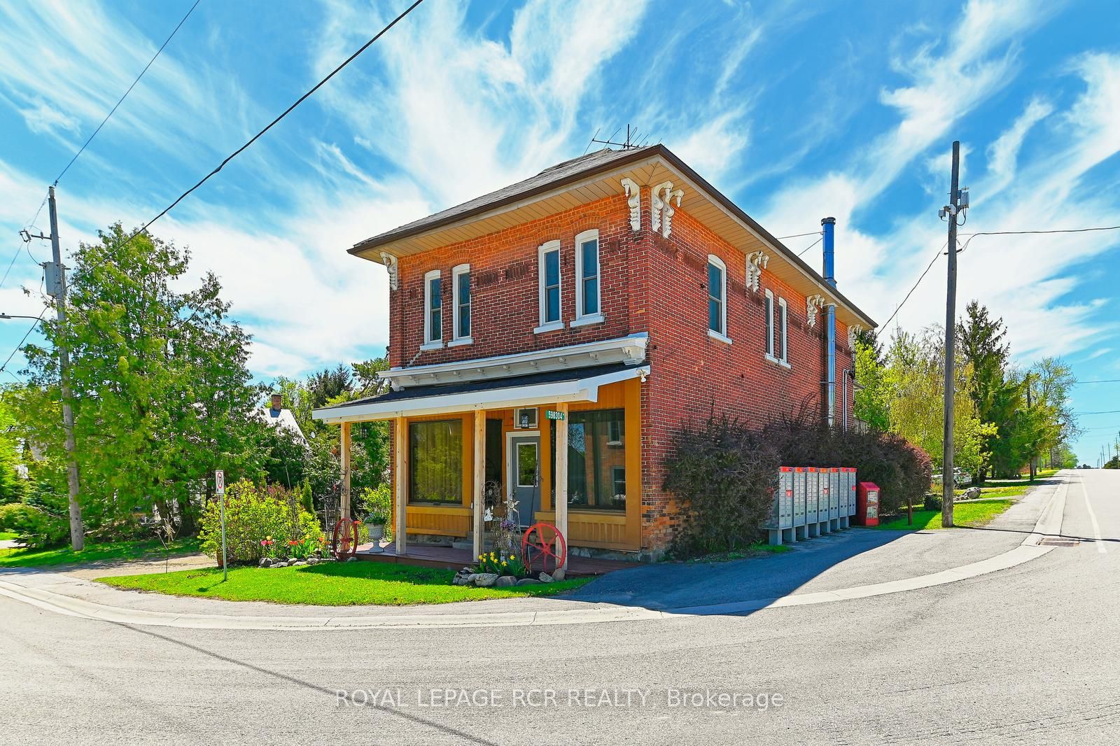 598304 Second Line W Property Photo 1