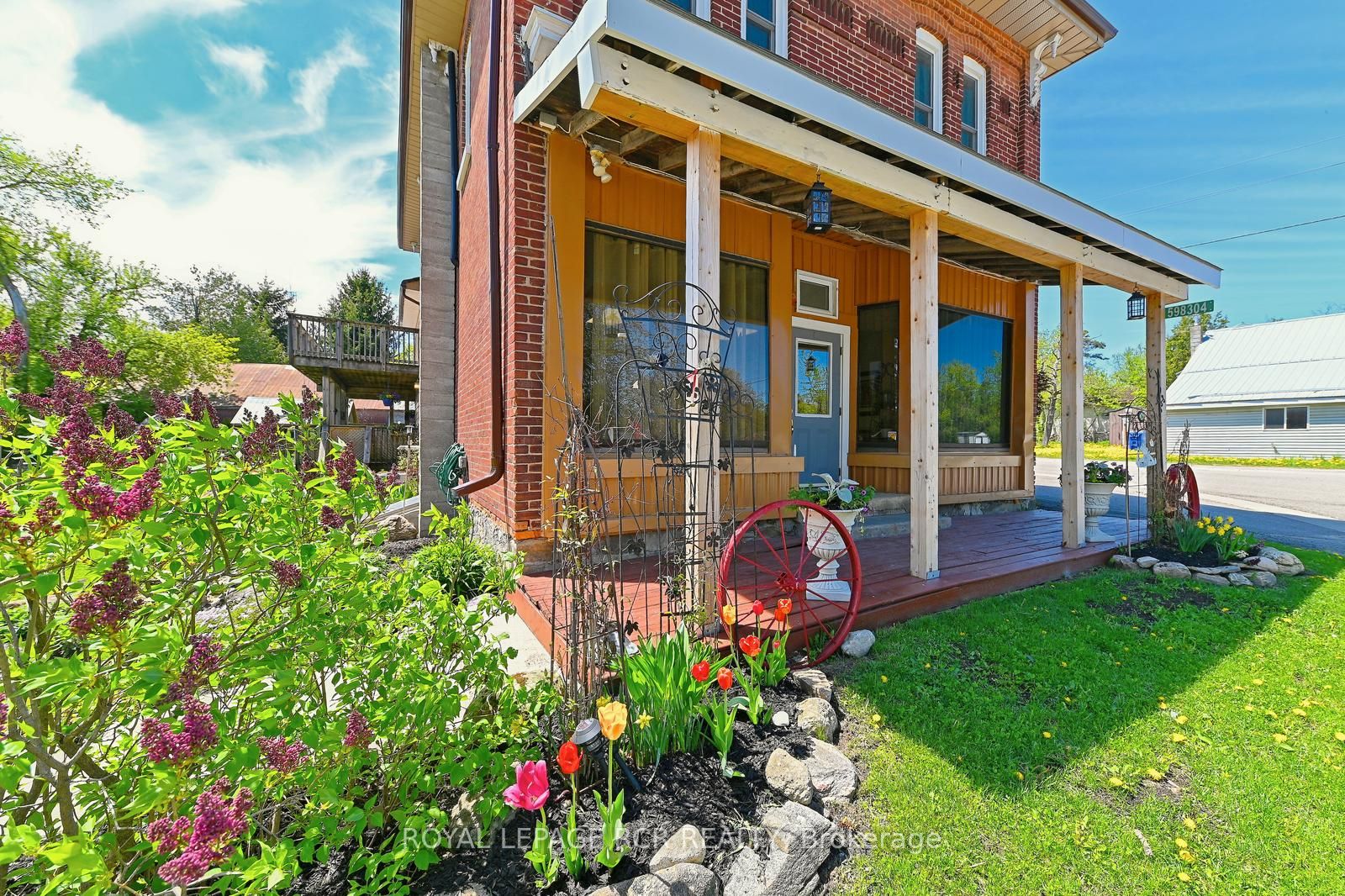 598304 Second Line W Property Photo 3
