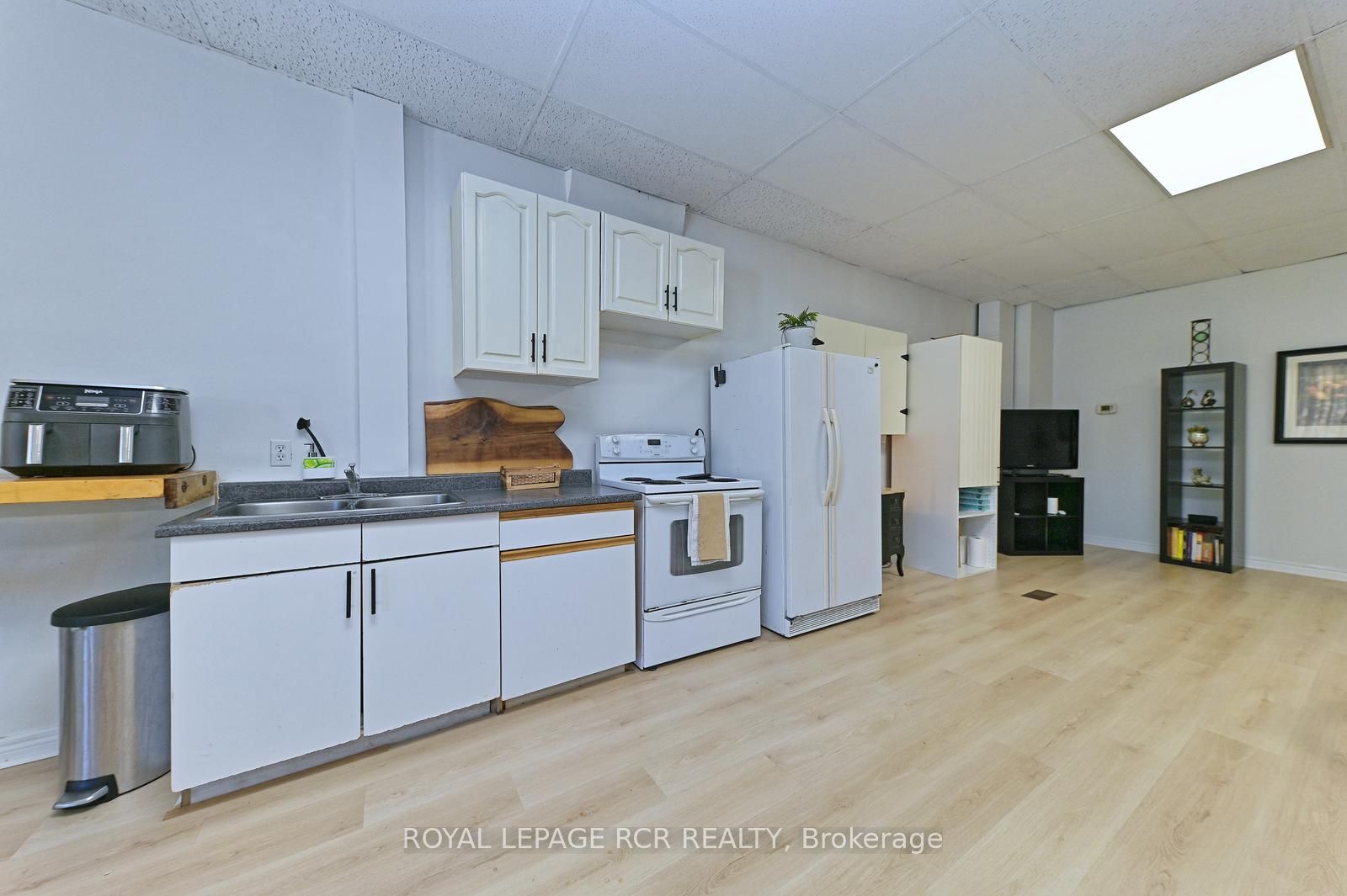 598304 Second Line W Property Photo 6