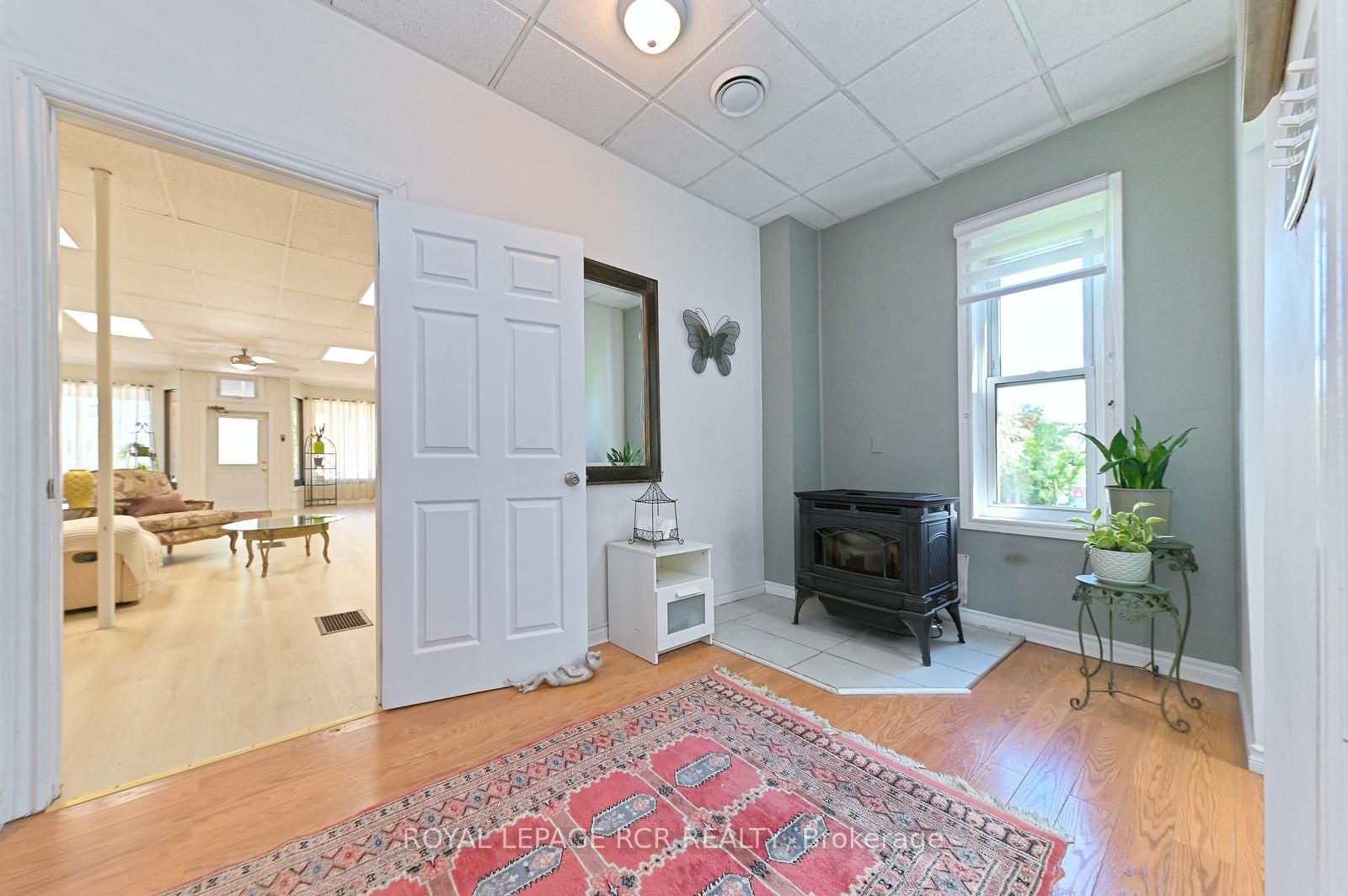 598304 Second Line W Property Photo 8