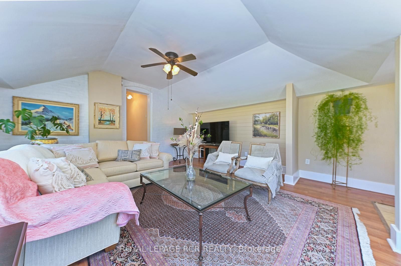 598304 Second Line W Property Photo 16