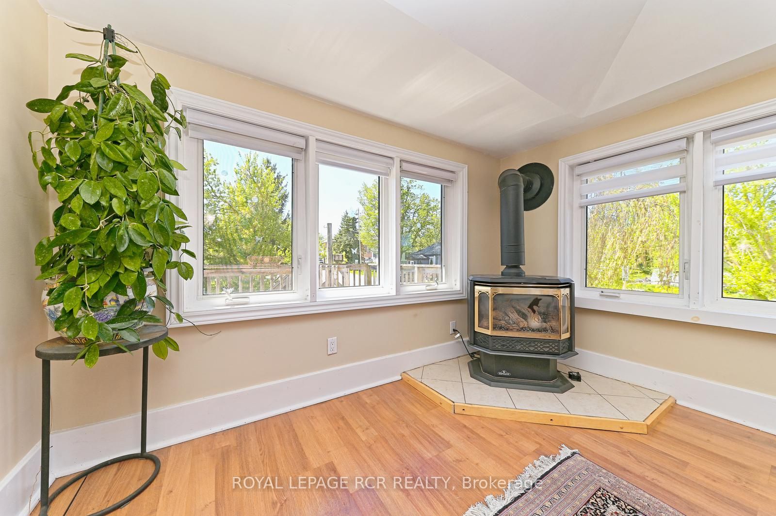 598304 Second Line W Property Photo 17