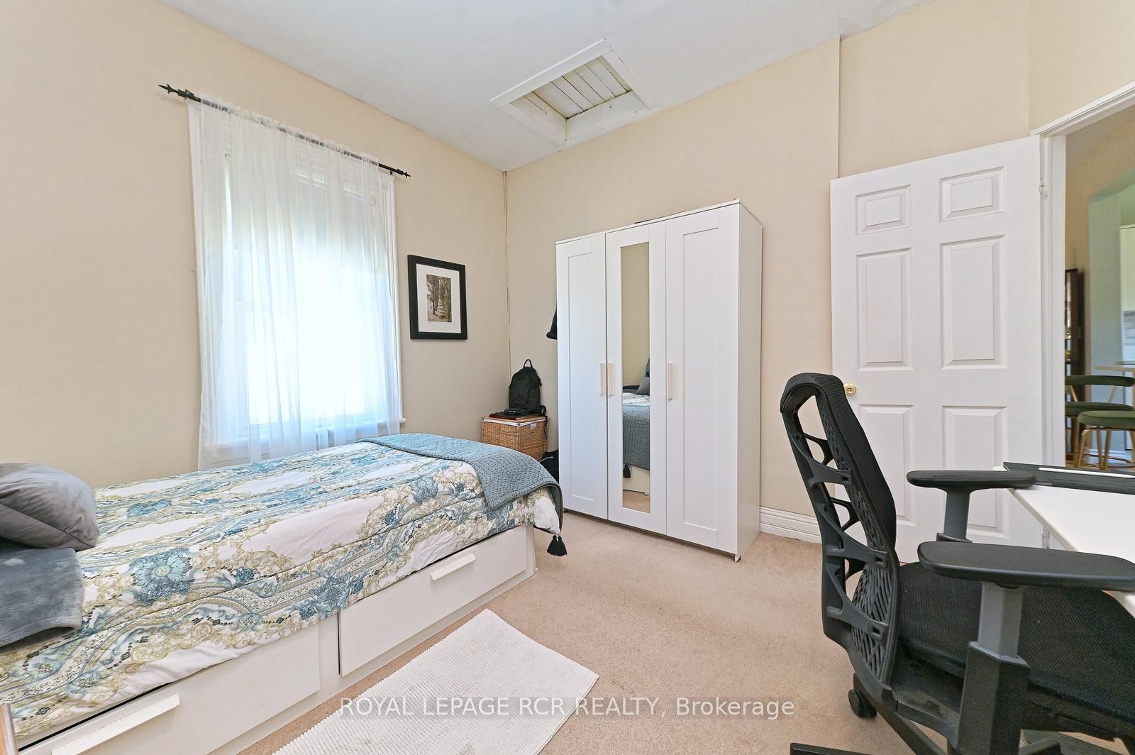 598304 Second Line W Property Photo 20