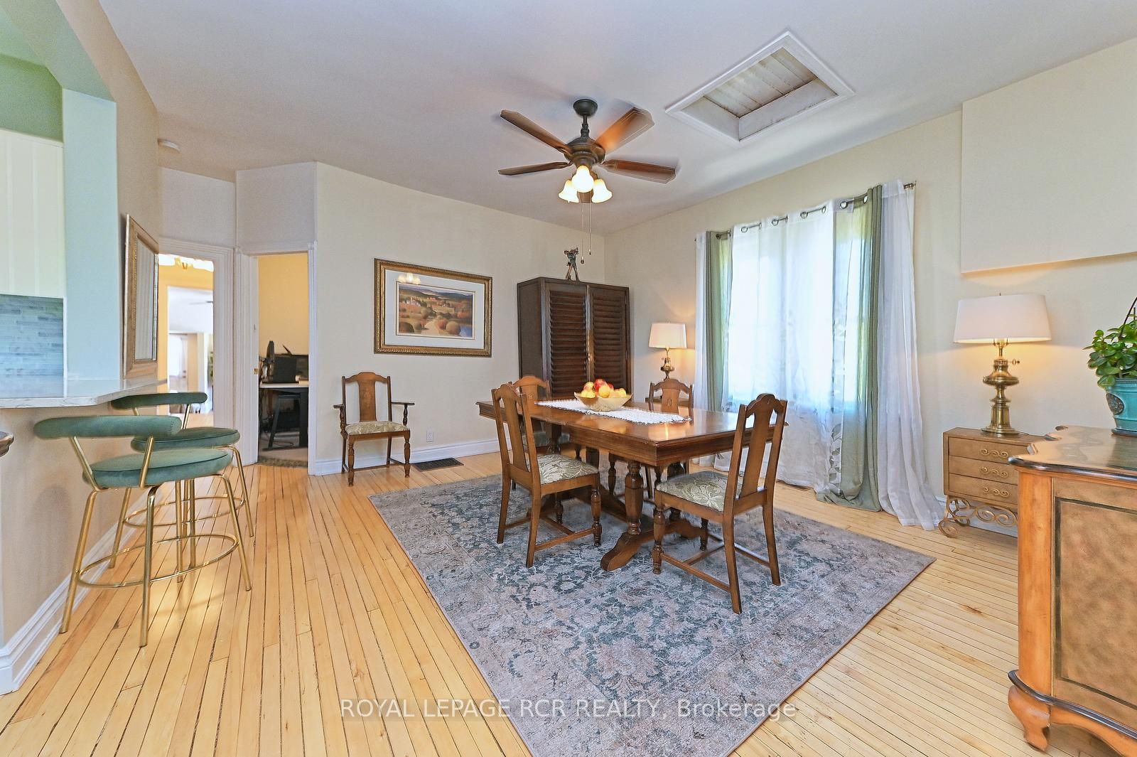 598304 Second Line W Property Photo 21